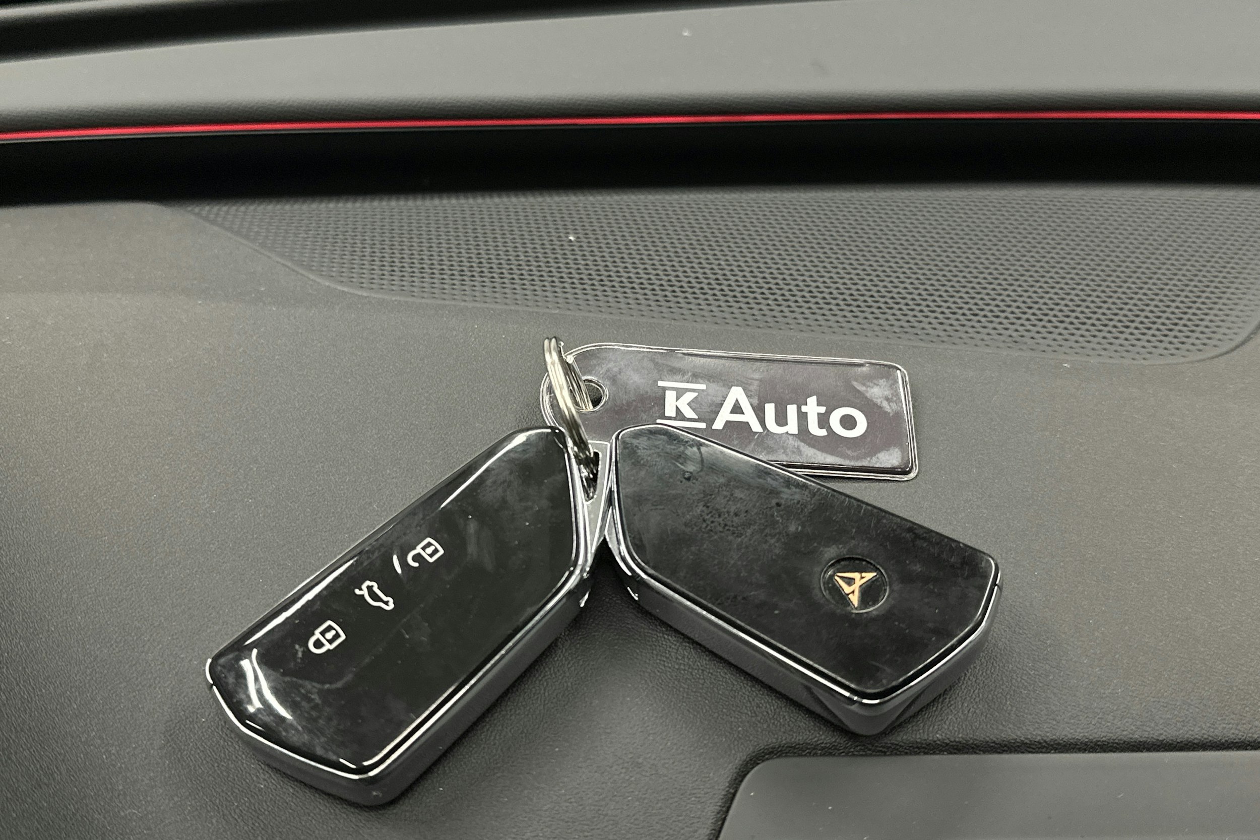 musta CUPRA Formentor 2023 kuva 28.