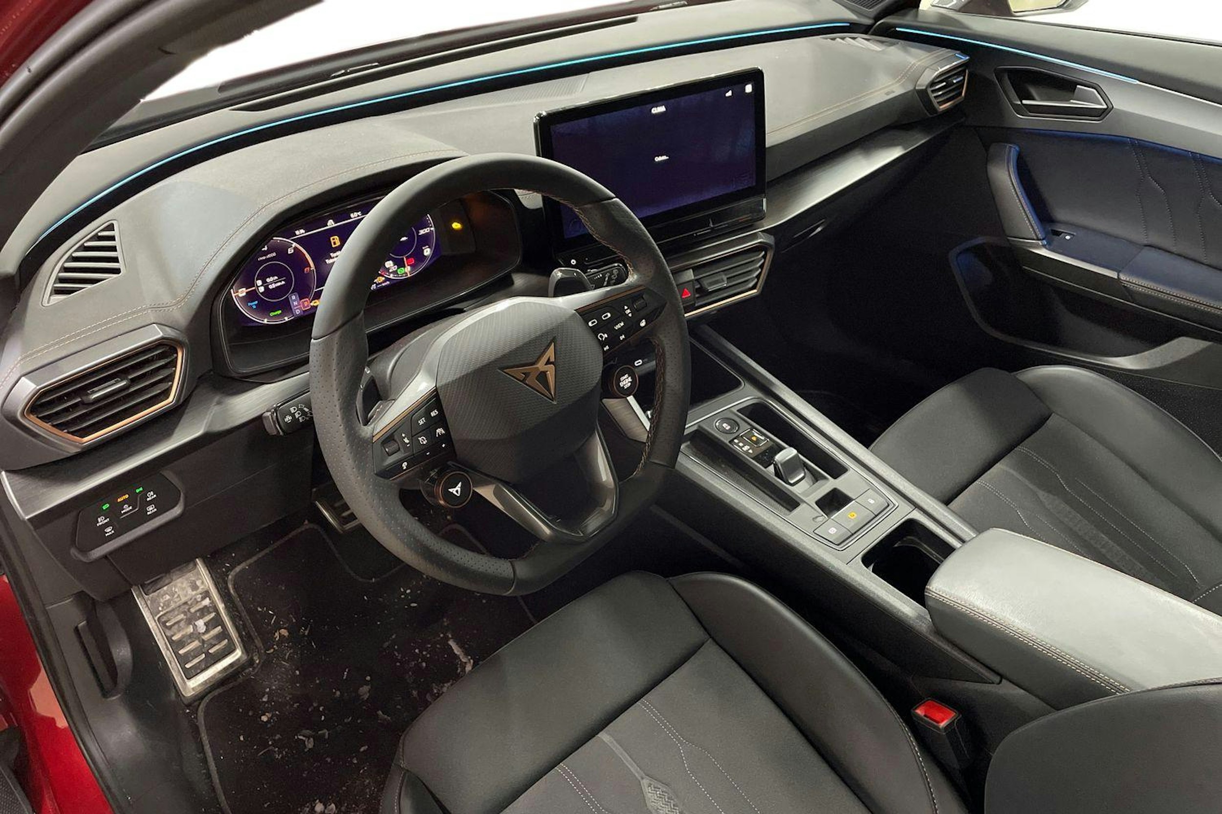 Punainen CUPRA Formentor 2023 kuva 7.