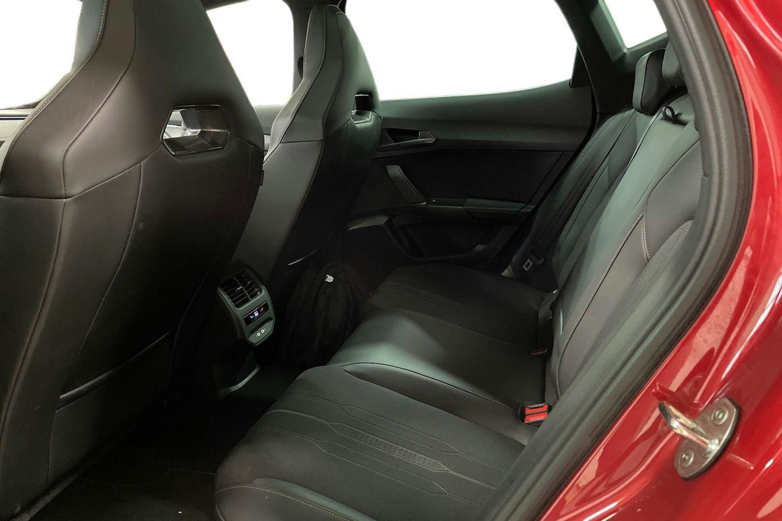 Punainen CUPRA Formentor 2023 kuva 10.