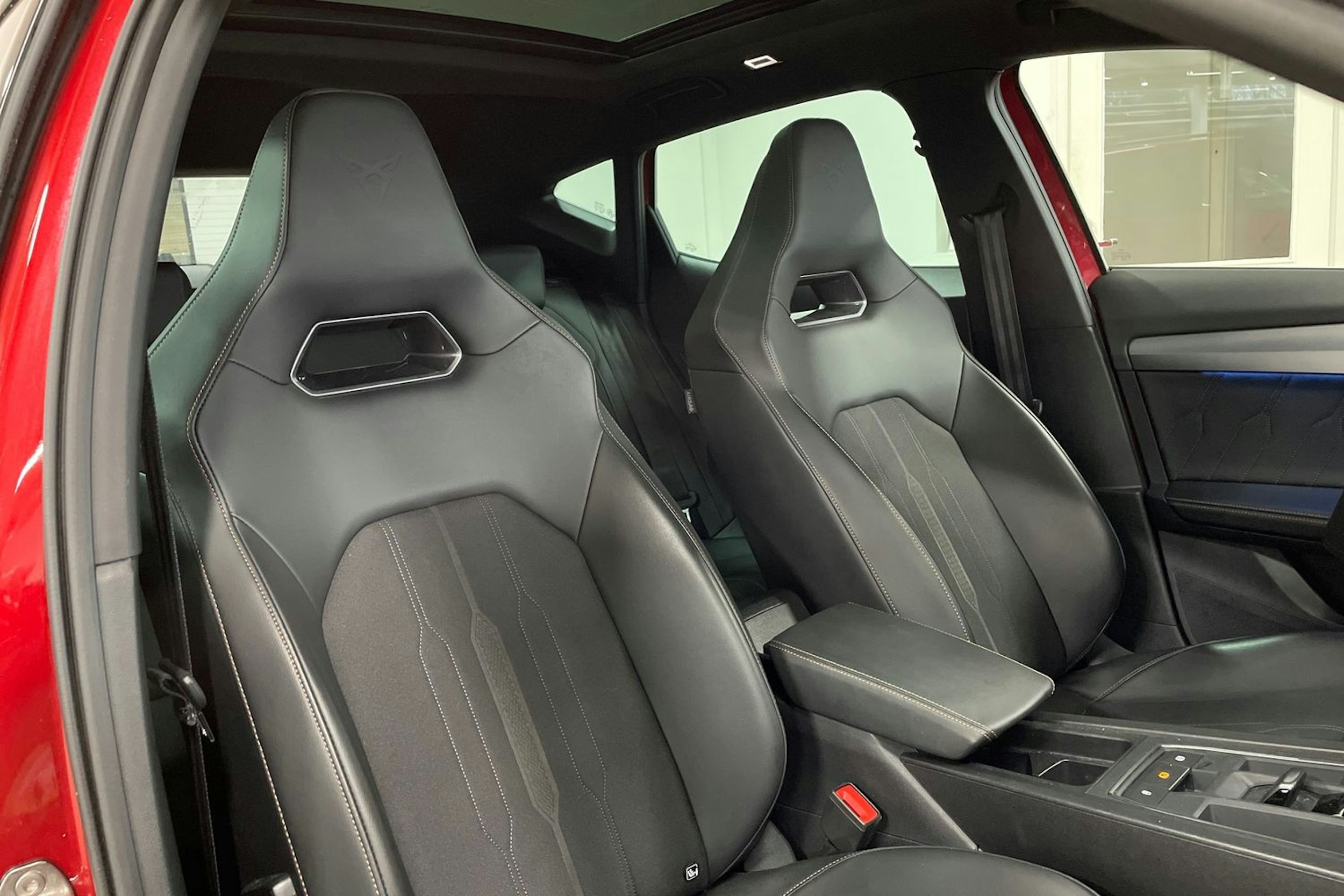 Punainen CUPRA Formentor 2023 kuva 15.