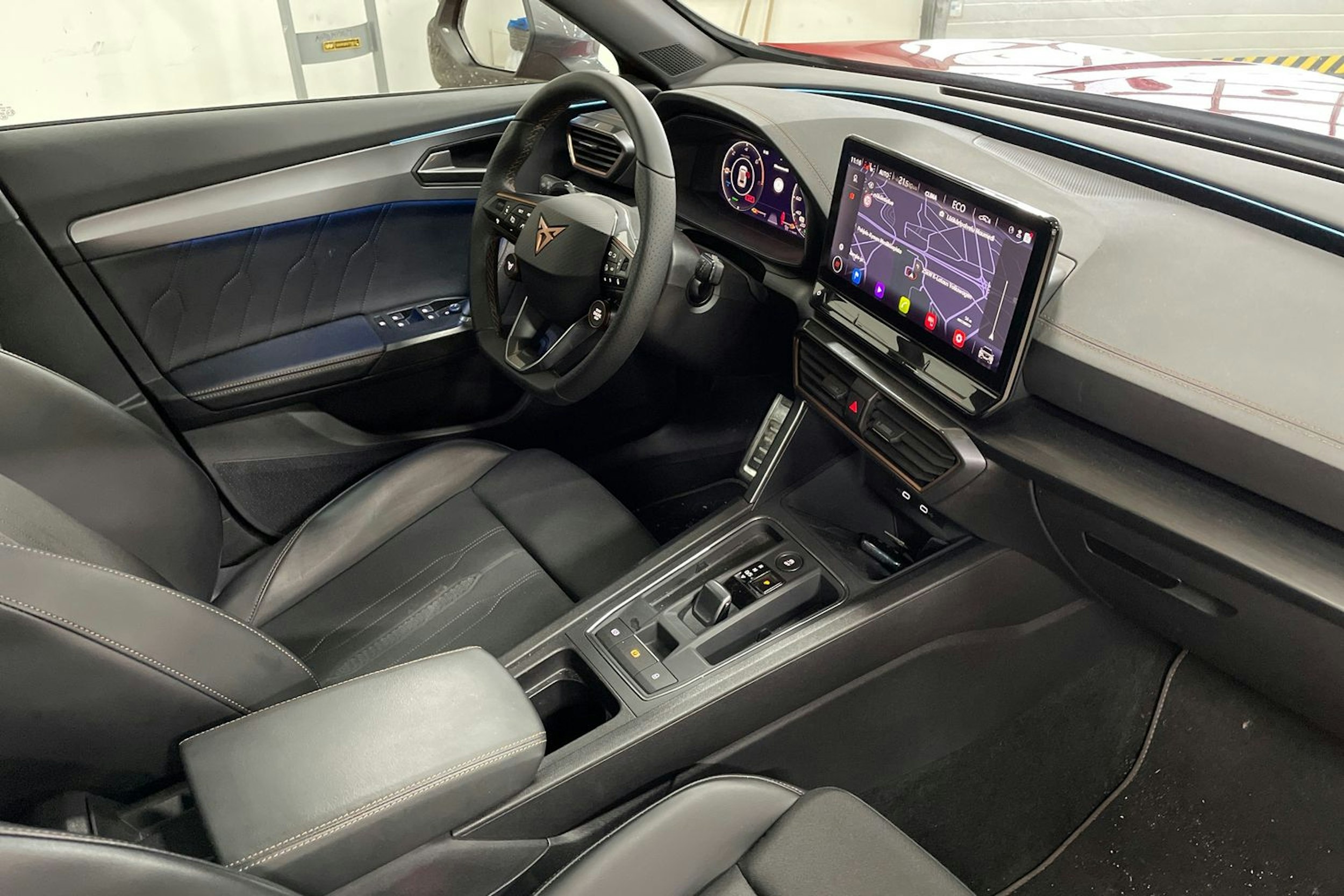 Punainen CUPRA Formentor 2023 kuva 16.