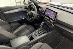 Punainen CUPRA Formentor 2023 kuva 16.