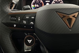 Punainen CUPRA Formentor 2023 kuva 23.