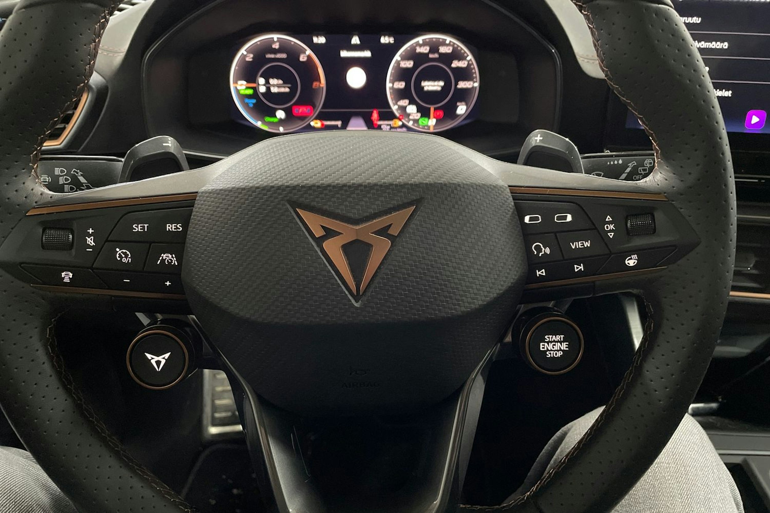 Punainen CUPRA Formentor 2023 kuva 24.