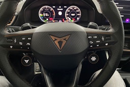 Punainen CUPRA Formentor 2023 kuva 24.