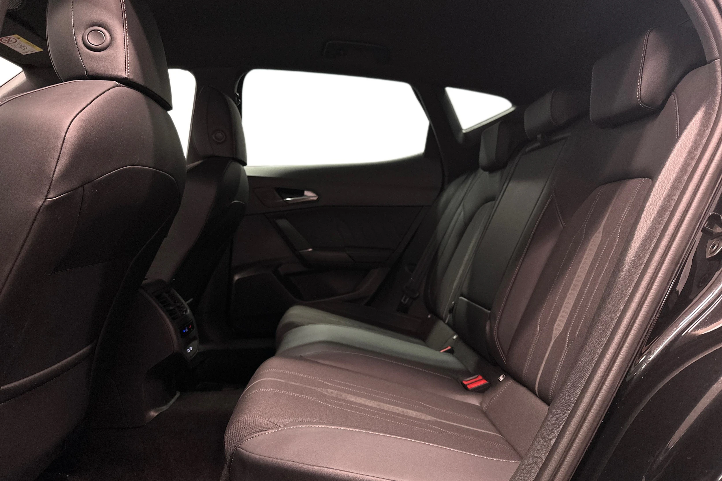 musta CUPRA Formentor 2023 kuva 8.
