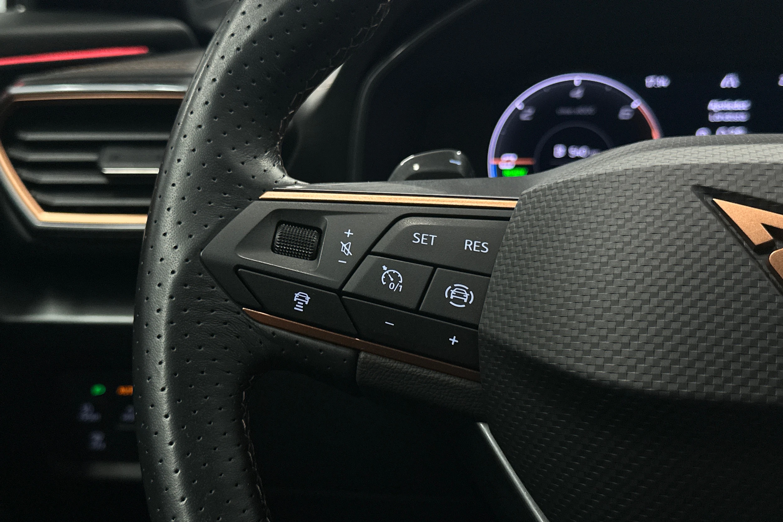 musta CUPRA Formentor 2023 kuva 15.