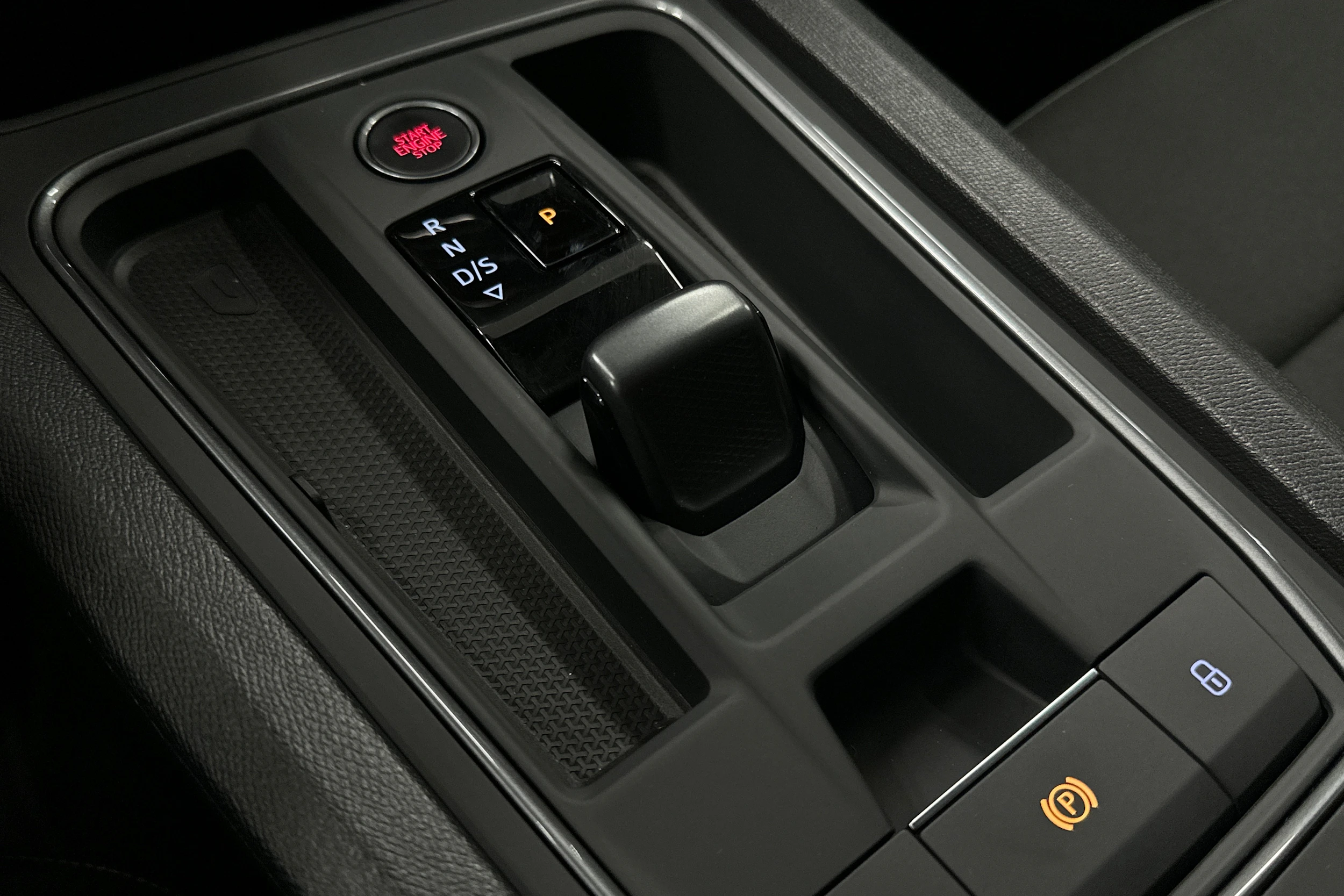 musta CUPRA Formentor 2023 kuva 24.