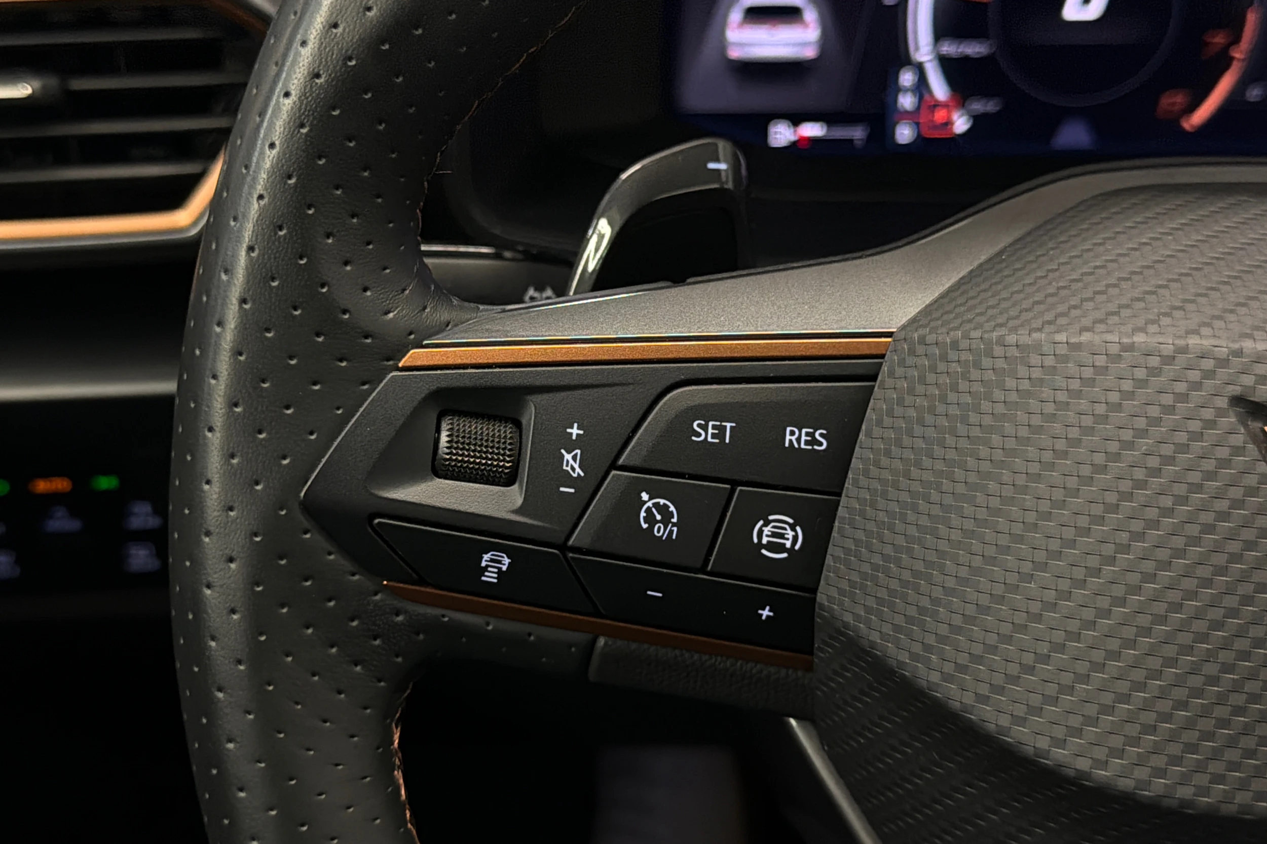 met. musta CUPRA Formentor 2023 kuva 15.