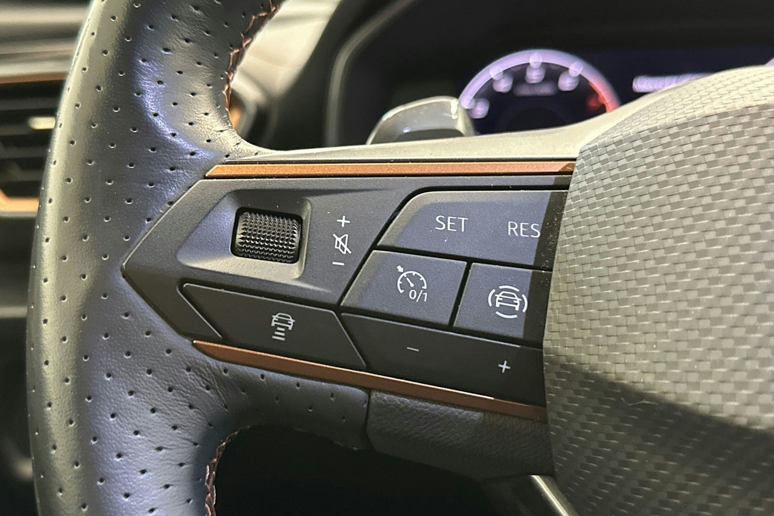 harmaa CUPRA Formentor 2023 kuva 14.