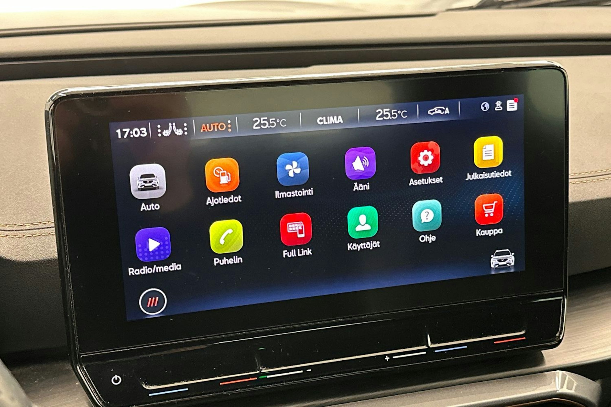 harmaa CUPRA Formentor 2023 kuva 17.