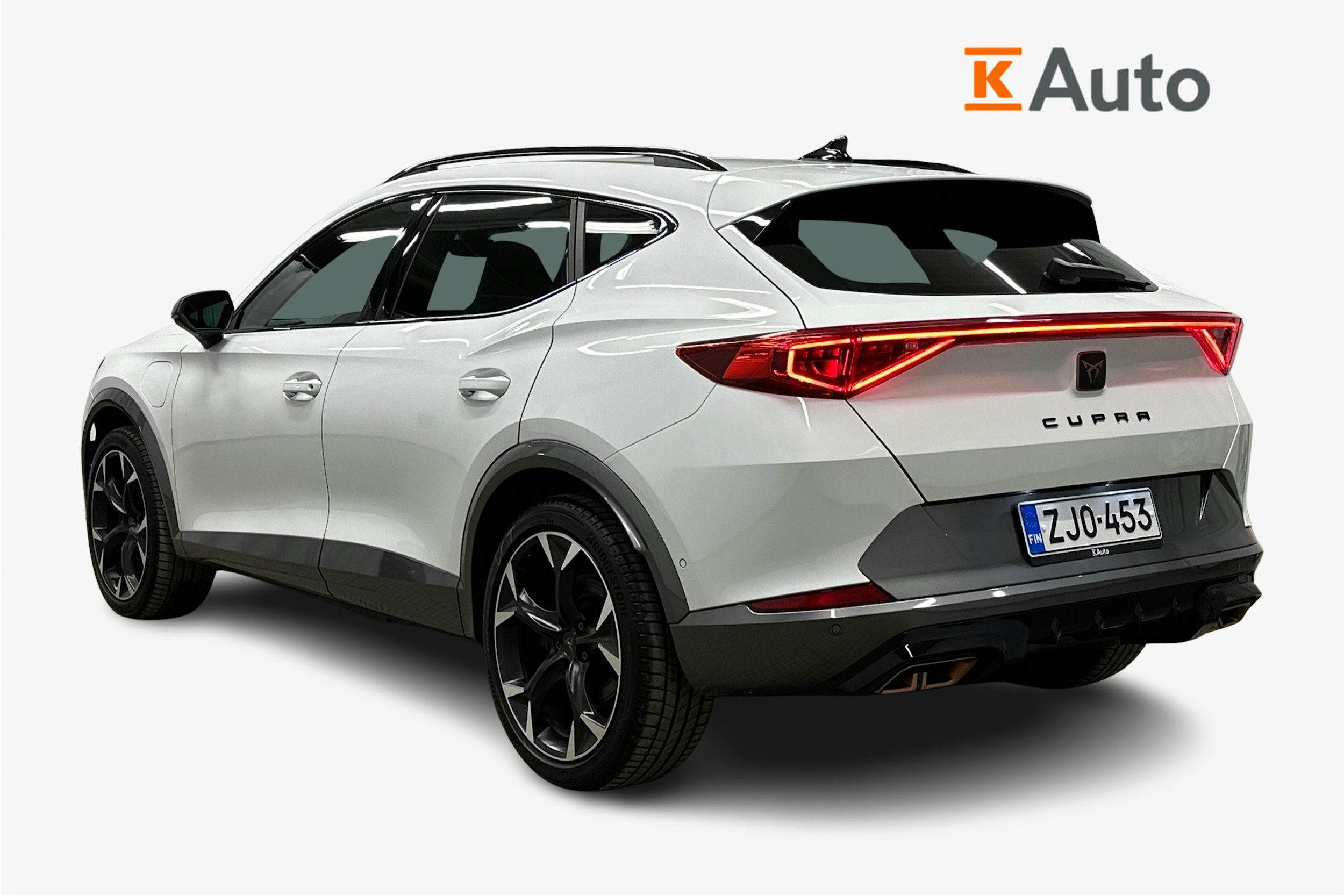 valkoinen CUPRA Formentor 2023 kuva 2.