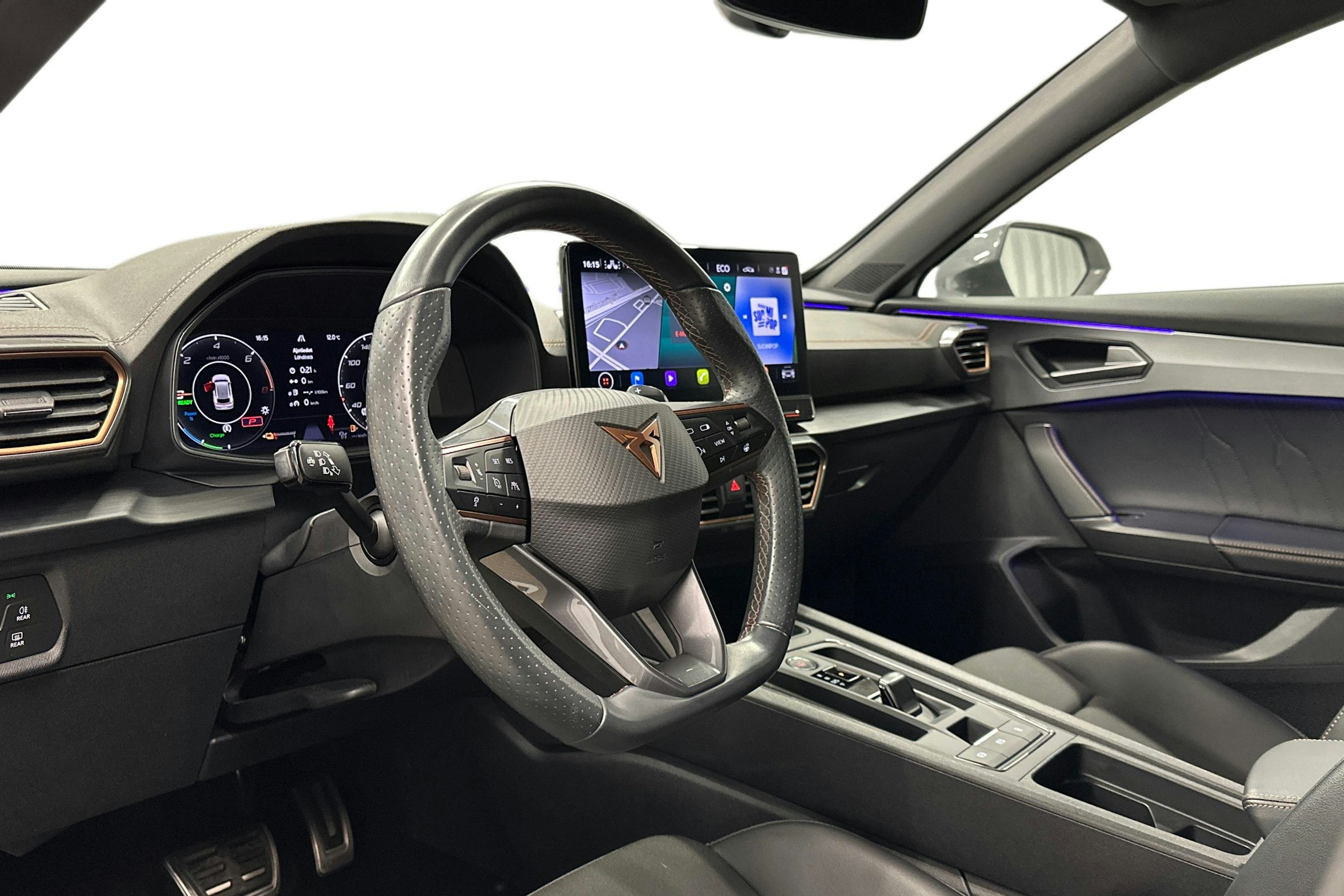 valkoinen CUPRA Formentor 2023 kuva 7.