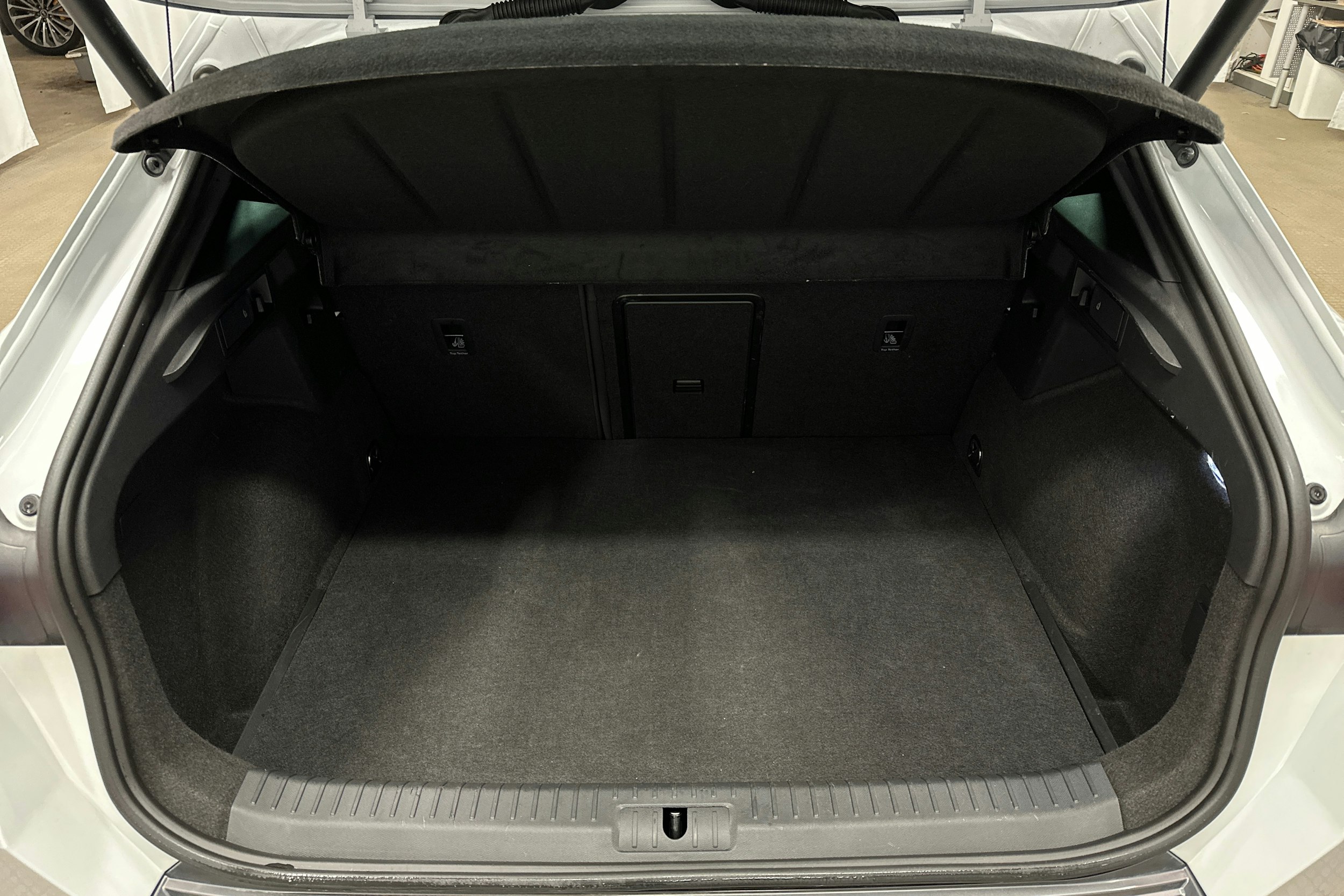 valkoinen CUPRA Formentor 2023 kuva 14.