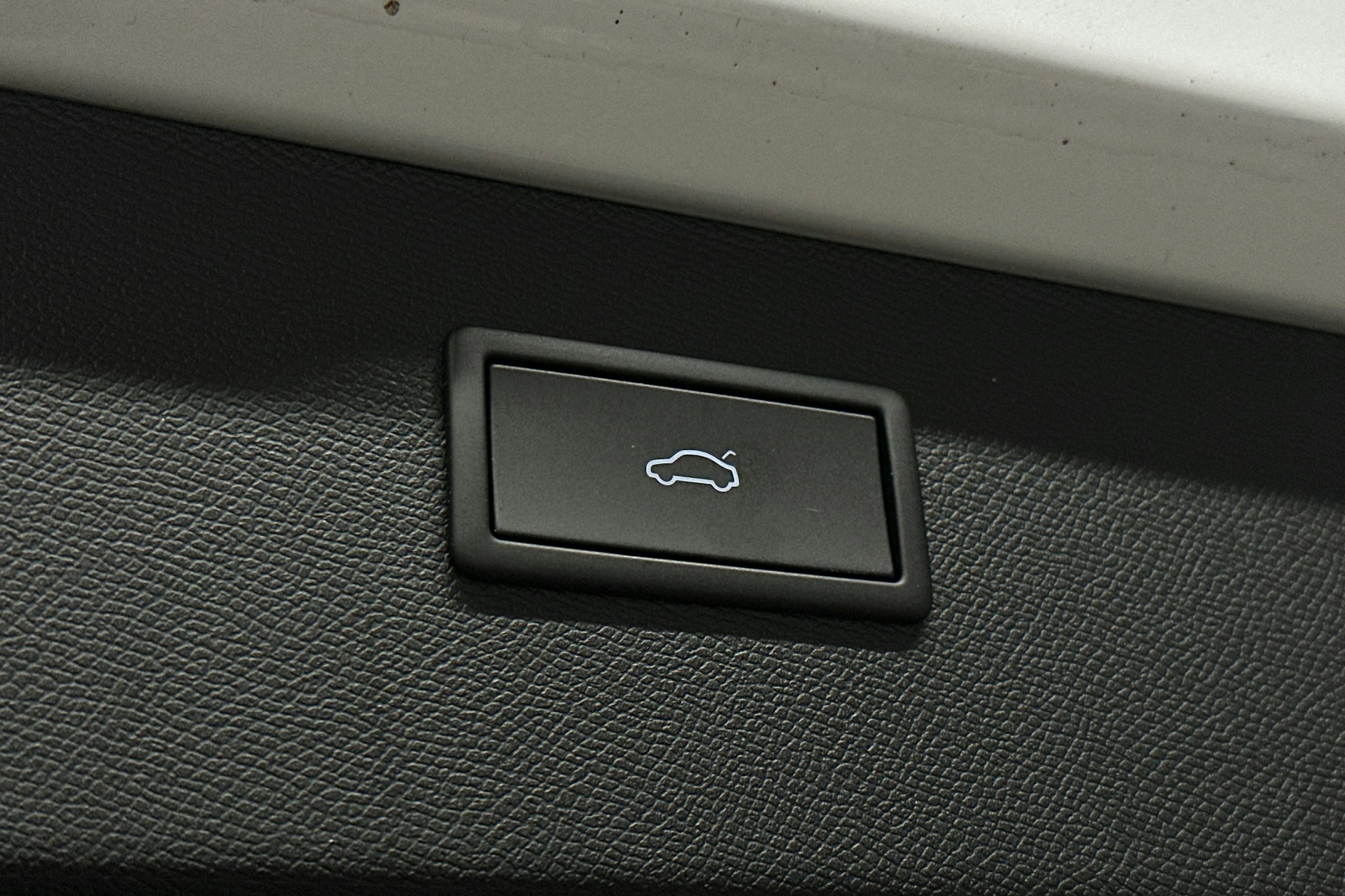 valkoinen CUPRA Formentor 2023 kuva 15.