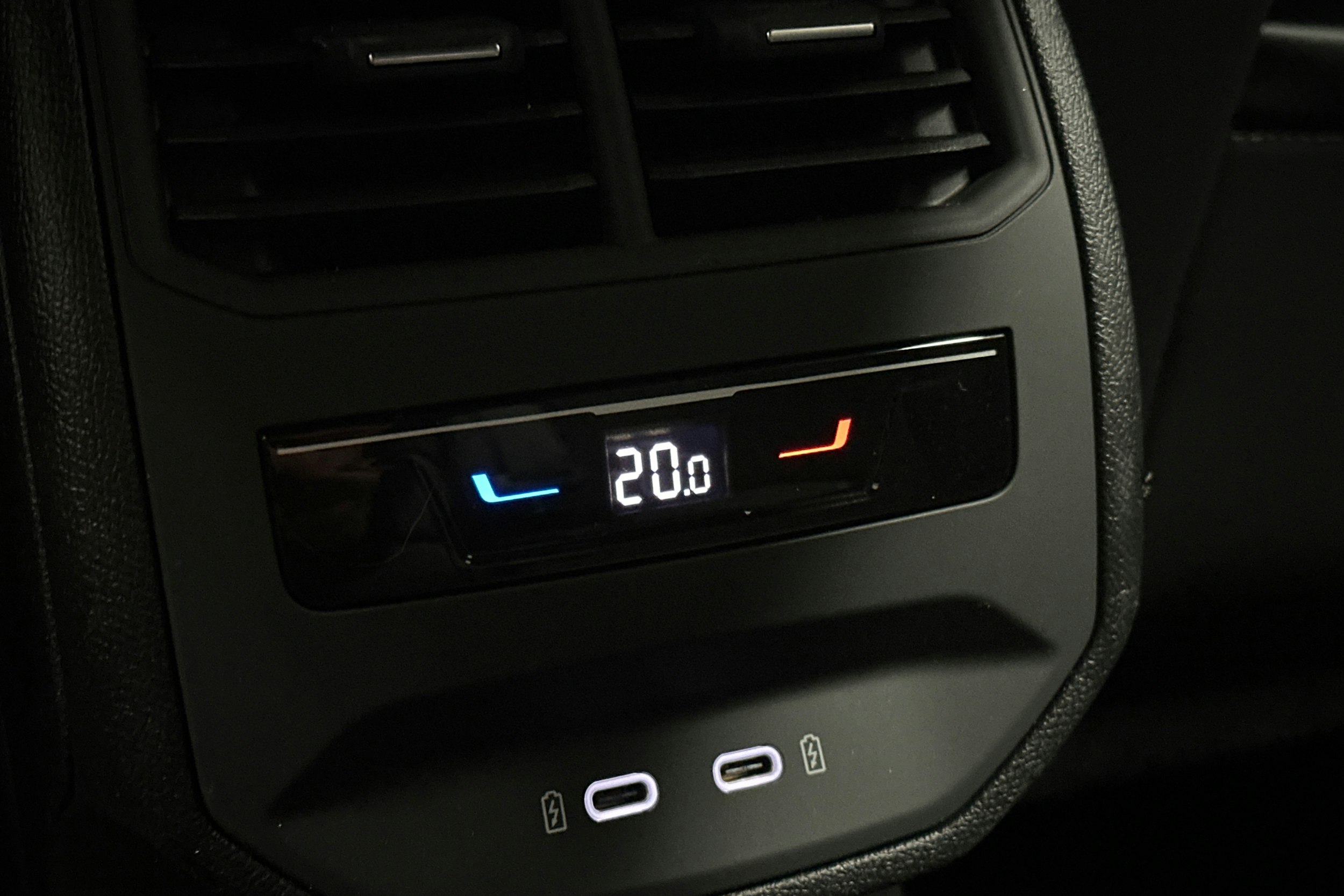 valkoinen CUPRA Formentor 2023 kuva 16.