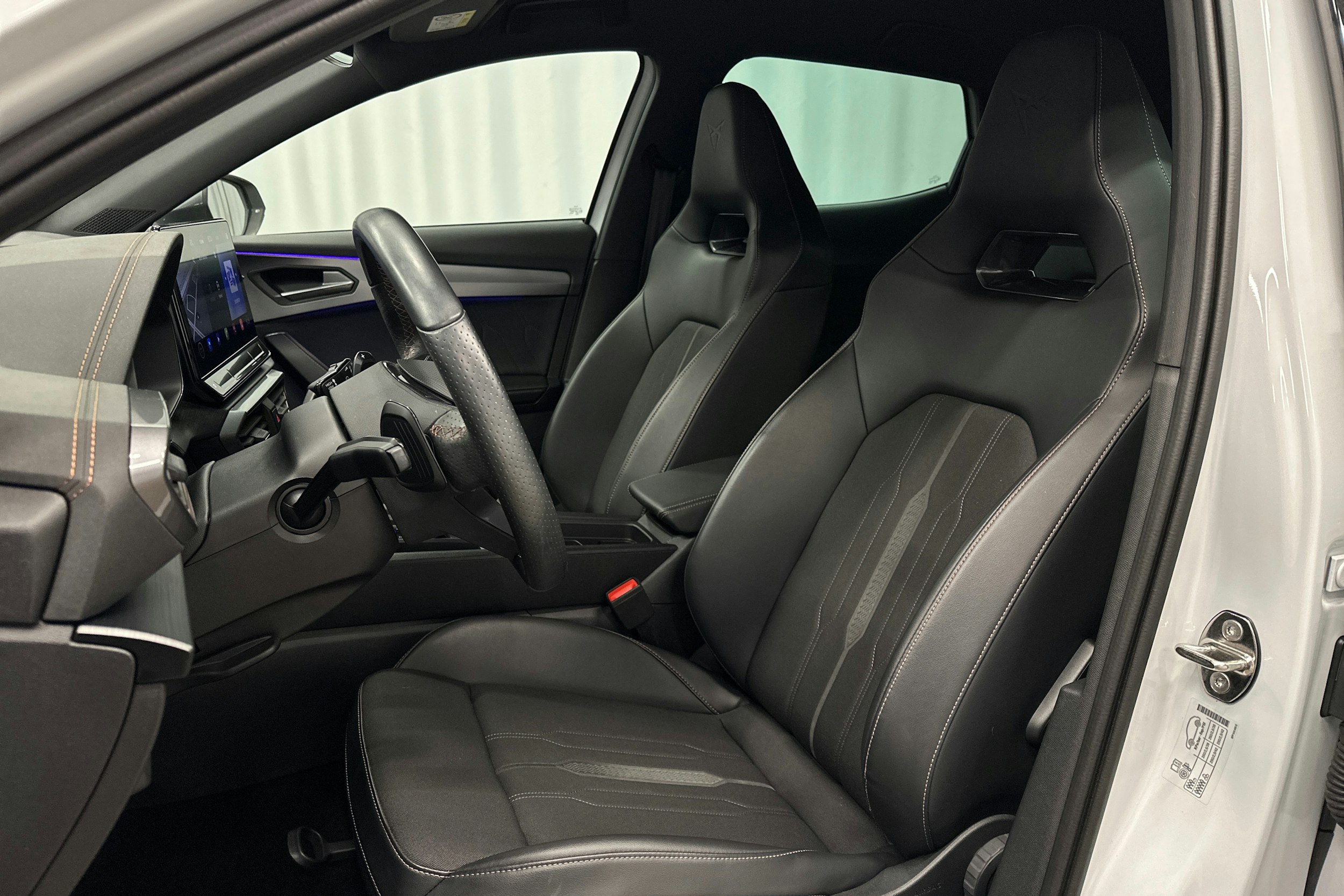 valkoinen CUPRA Formentor 2023 kuva 17.