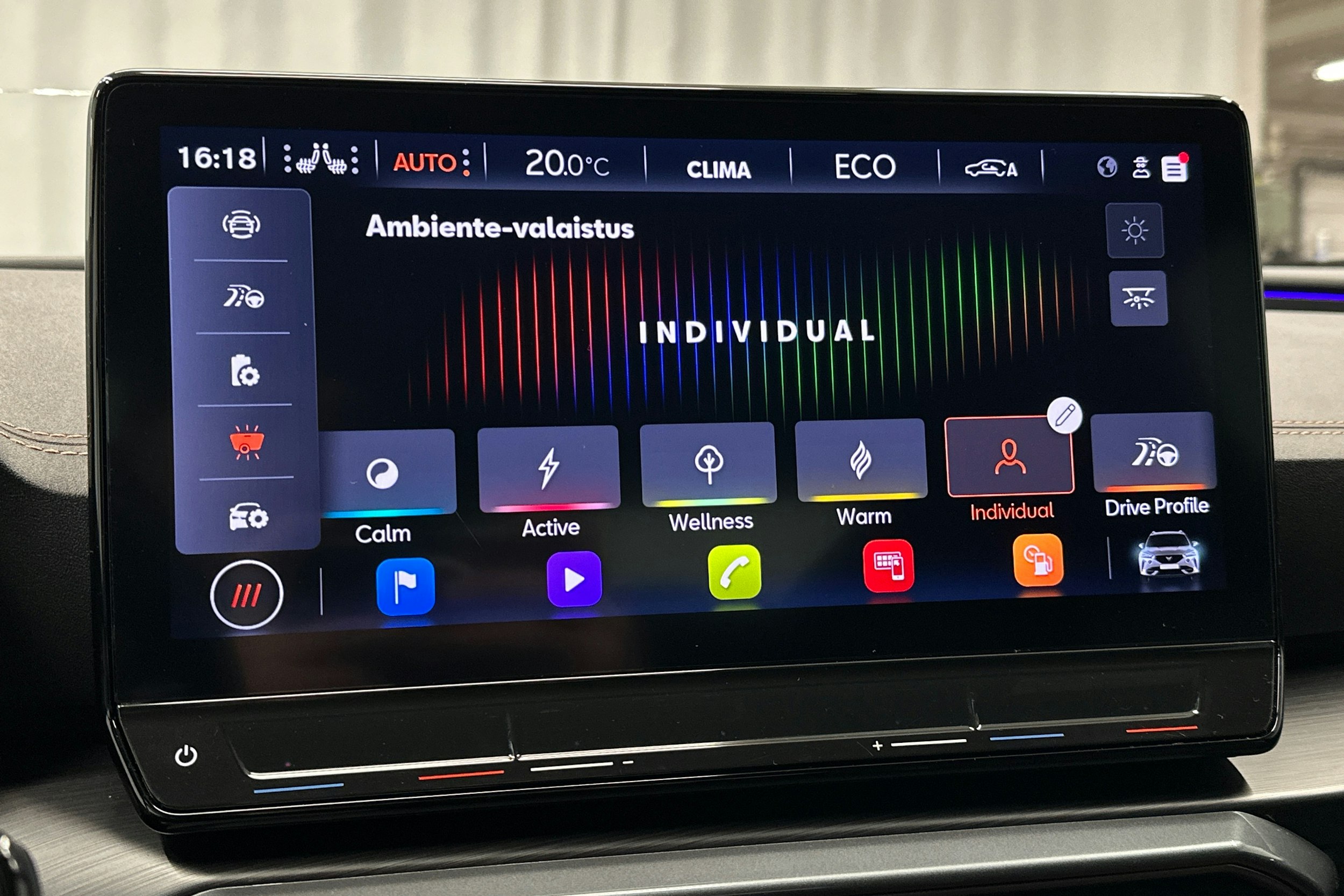 valkoinen CUPRA Formentor 2023 kuva 29.