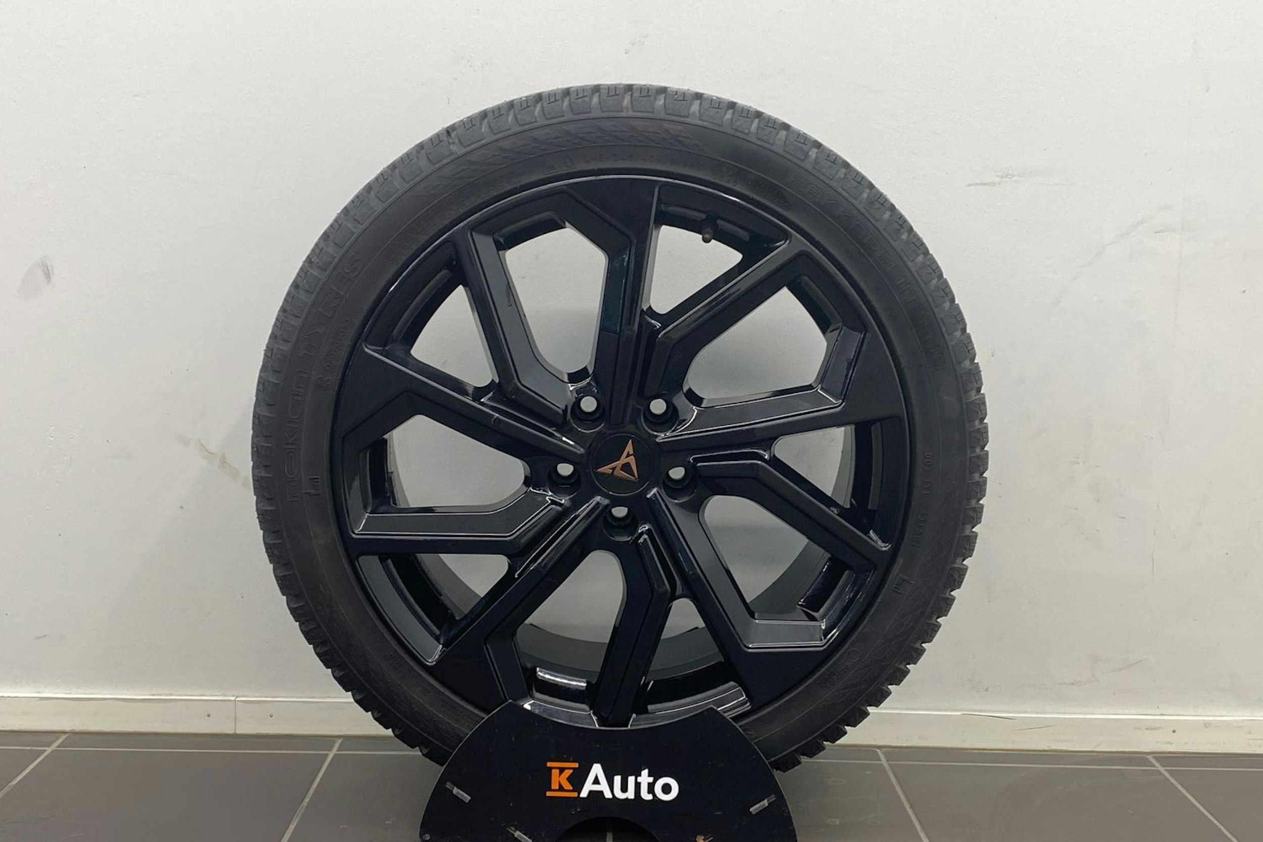 harmaa CUPRA Formentor 2023 kuva 10.