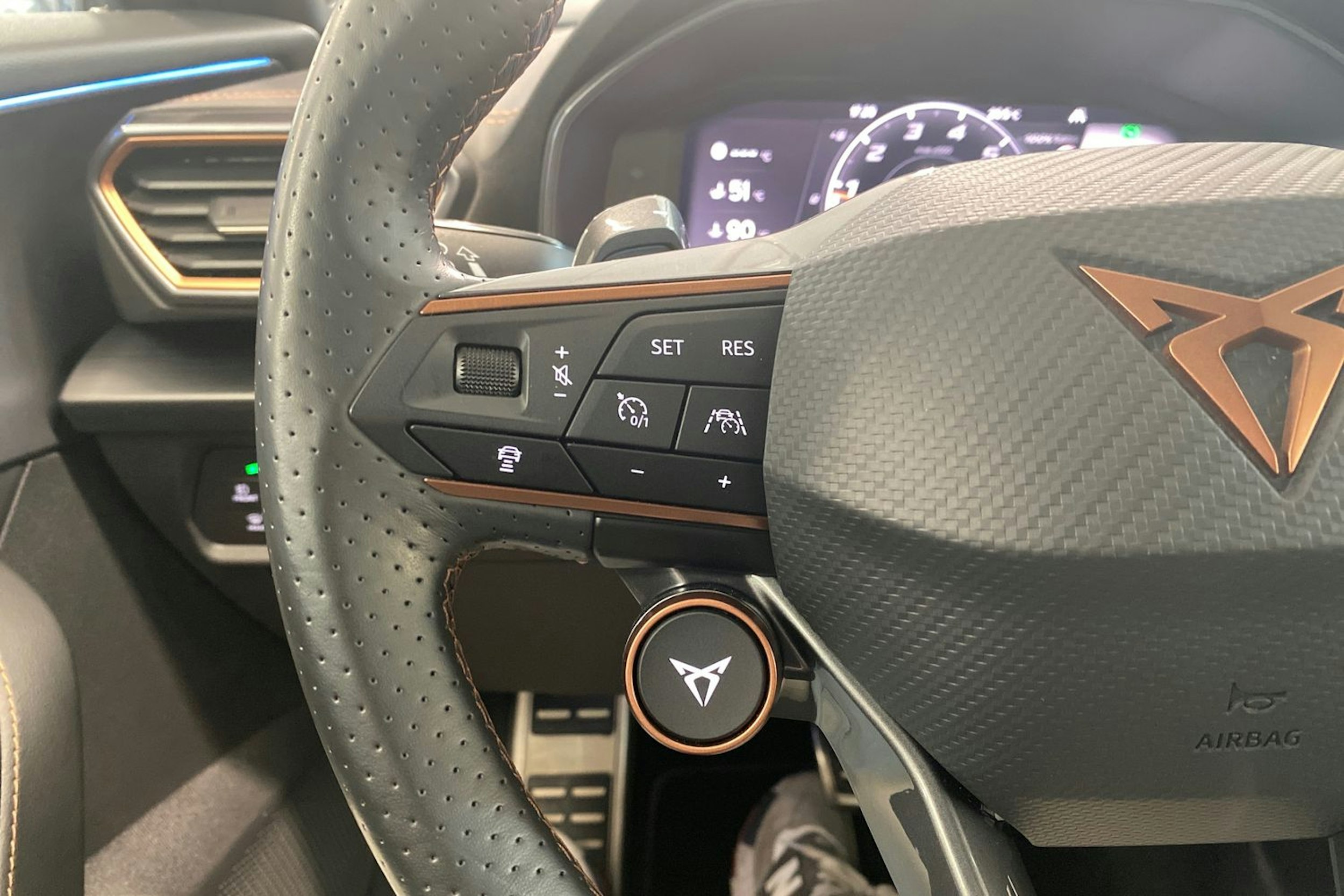 harmaa CUPRA Formentor 2023 kuva 14.