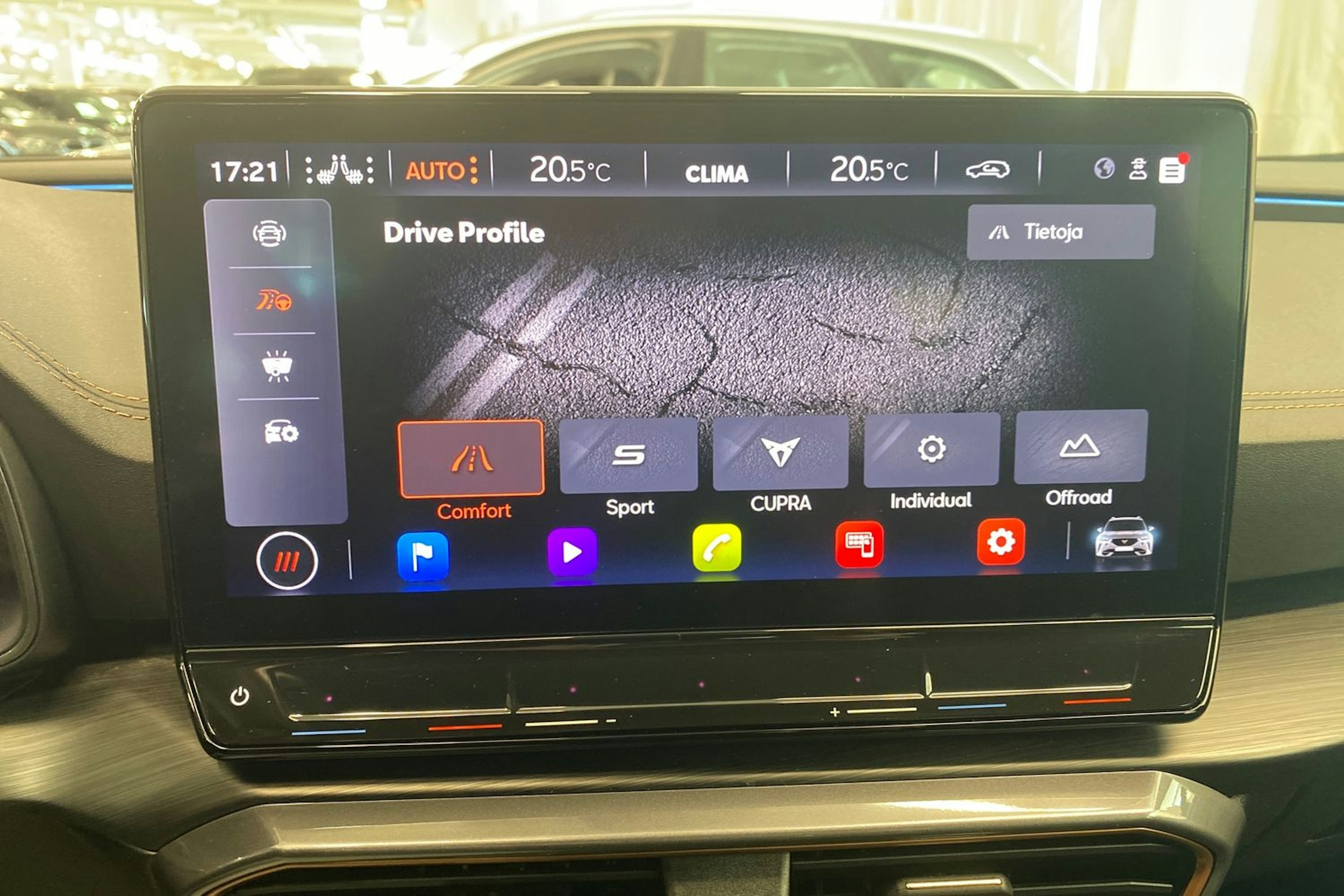 harmaa CUPRA Formentor 2023 kuva 17.