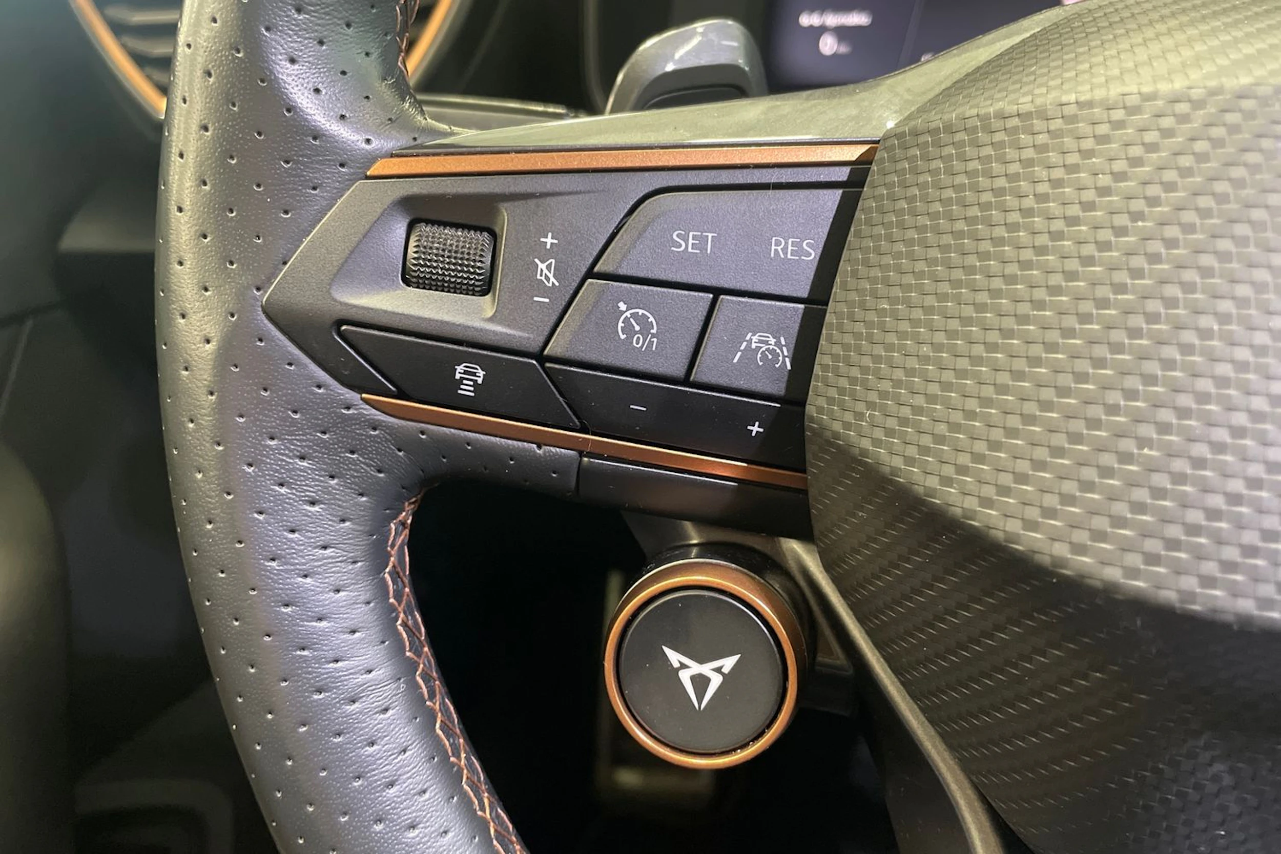 met. harmaa CUPRA Formentor 2023 kuva 13.