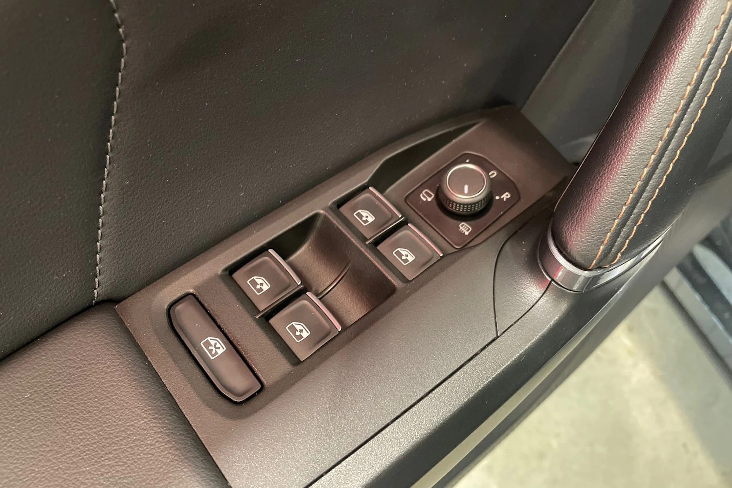 met. harmaa CUPRA Formentor 2023 kuva 30.