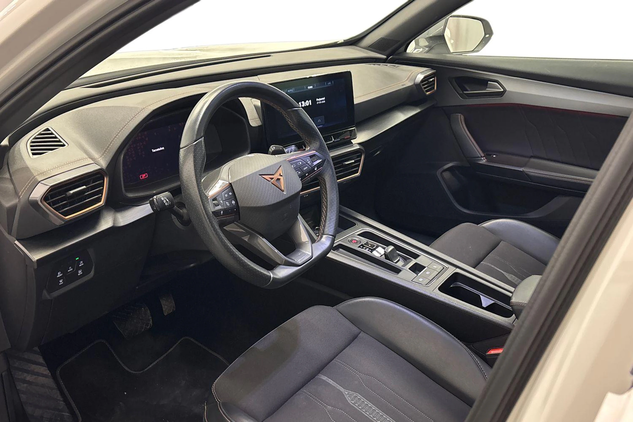 valkoinen CUPRA Formentor 2023 kuva 6.