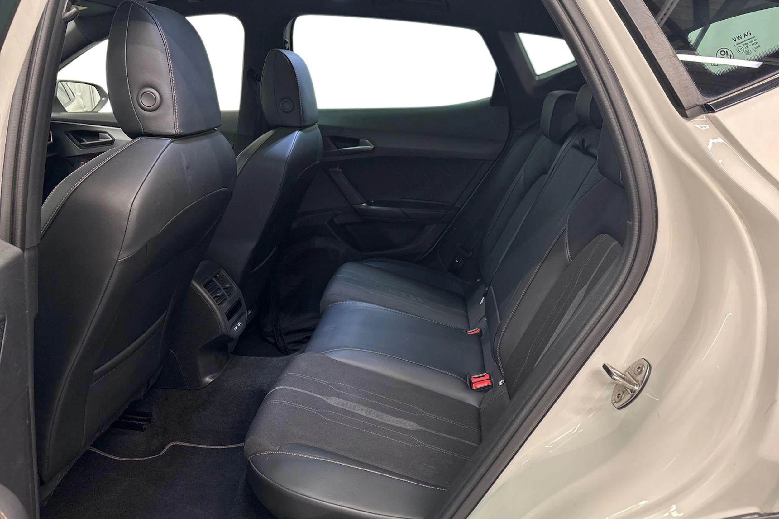 valkoinen CUPRA Formentor 2023 kuva 8.