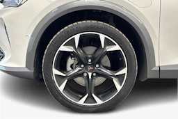 valkoinen CUPRA Formentor 2023 kuva 9.