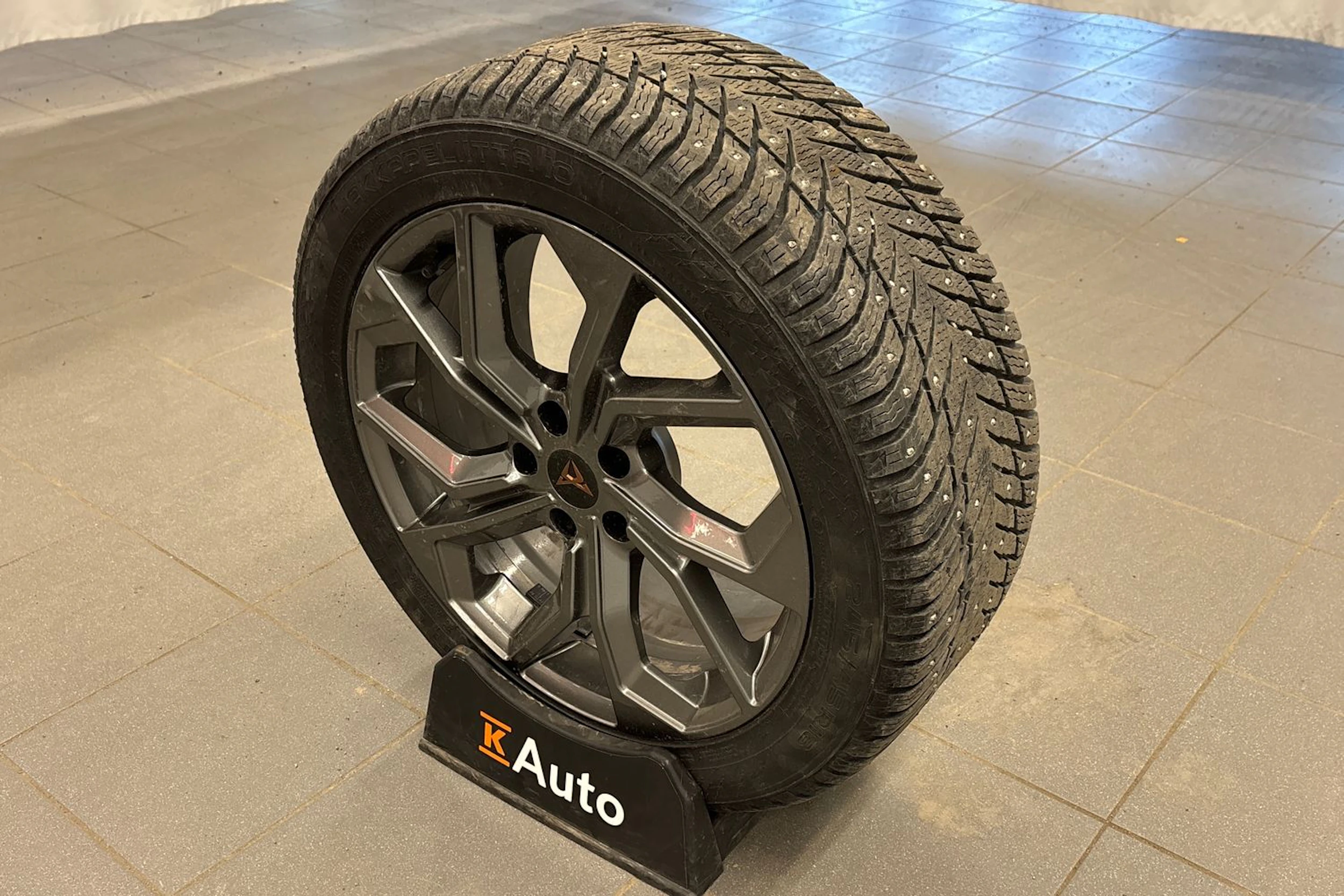 valkoinen CUPRA Formentor 2023 kuva 10.