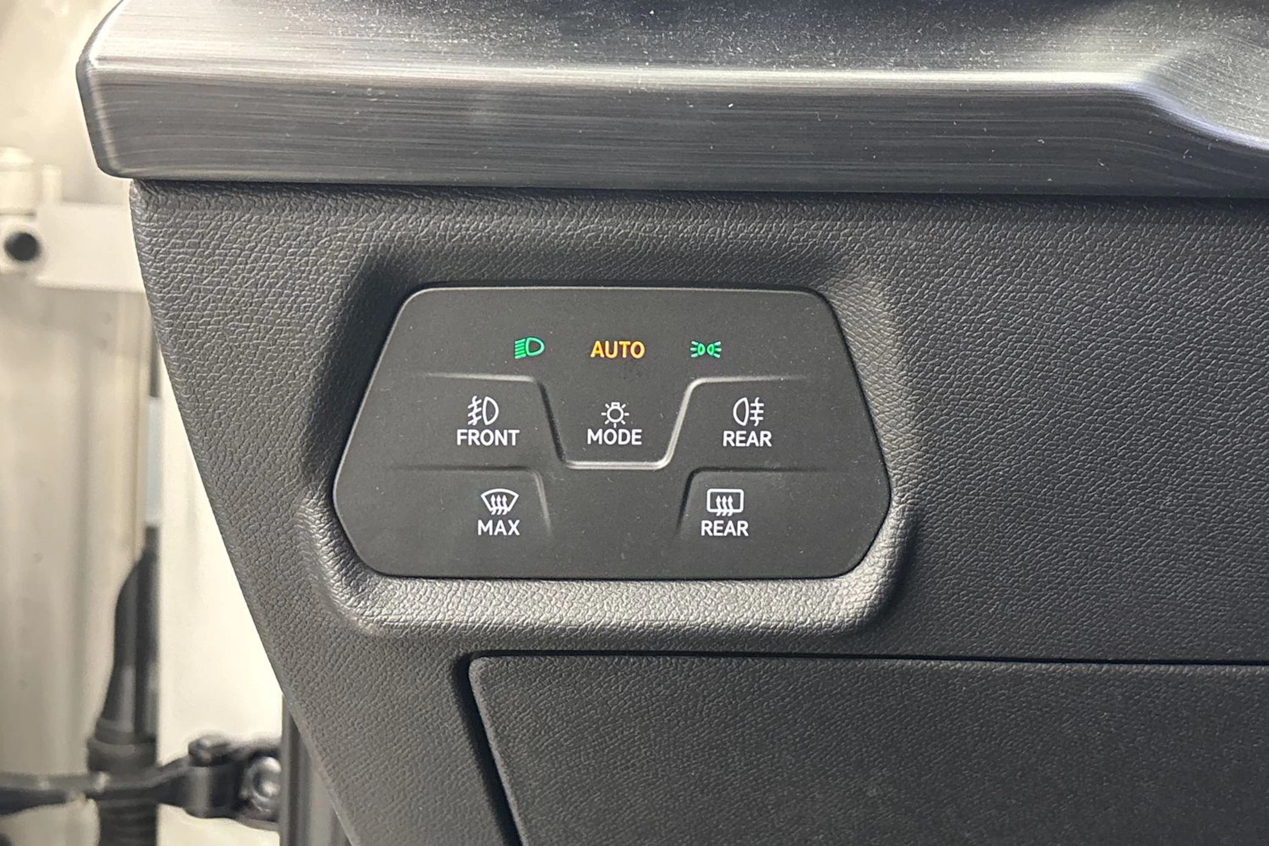 valkoinen CUPRA Formentor 2023 kuva 15.