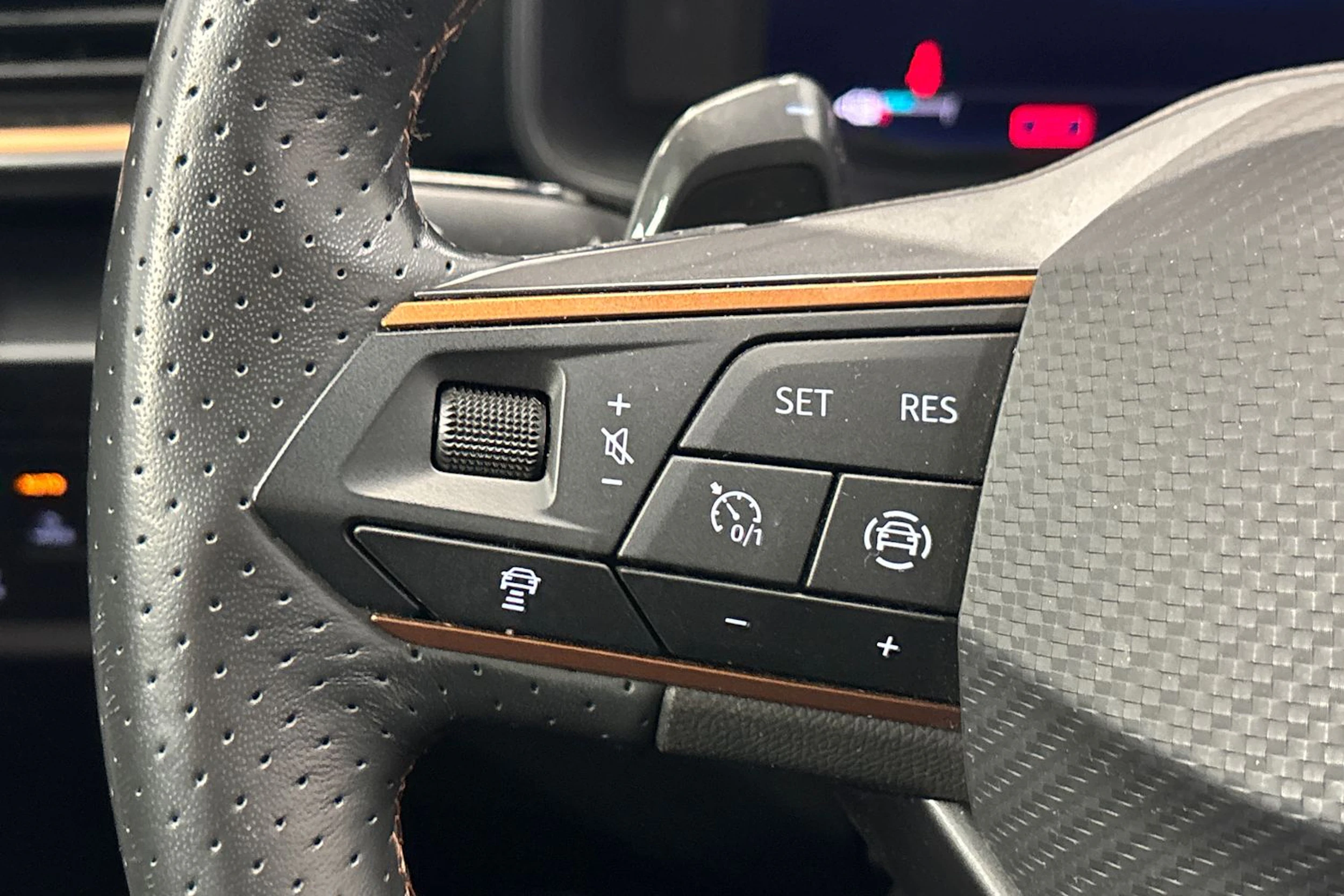 valkoinen CUPRA Formentor 2023 kuva 16.