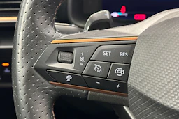 valkoinen CUPRA Formentor 2023 kuva 16.