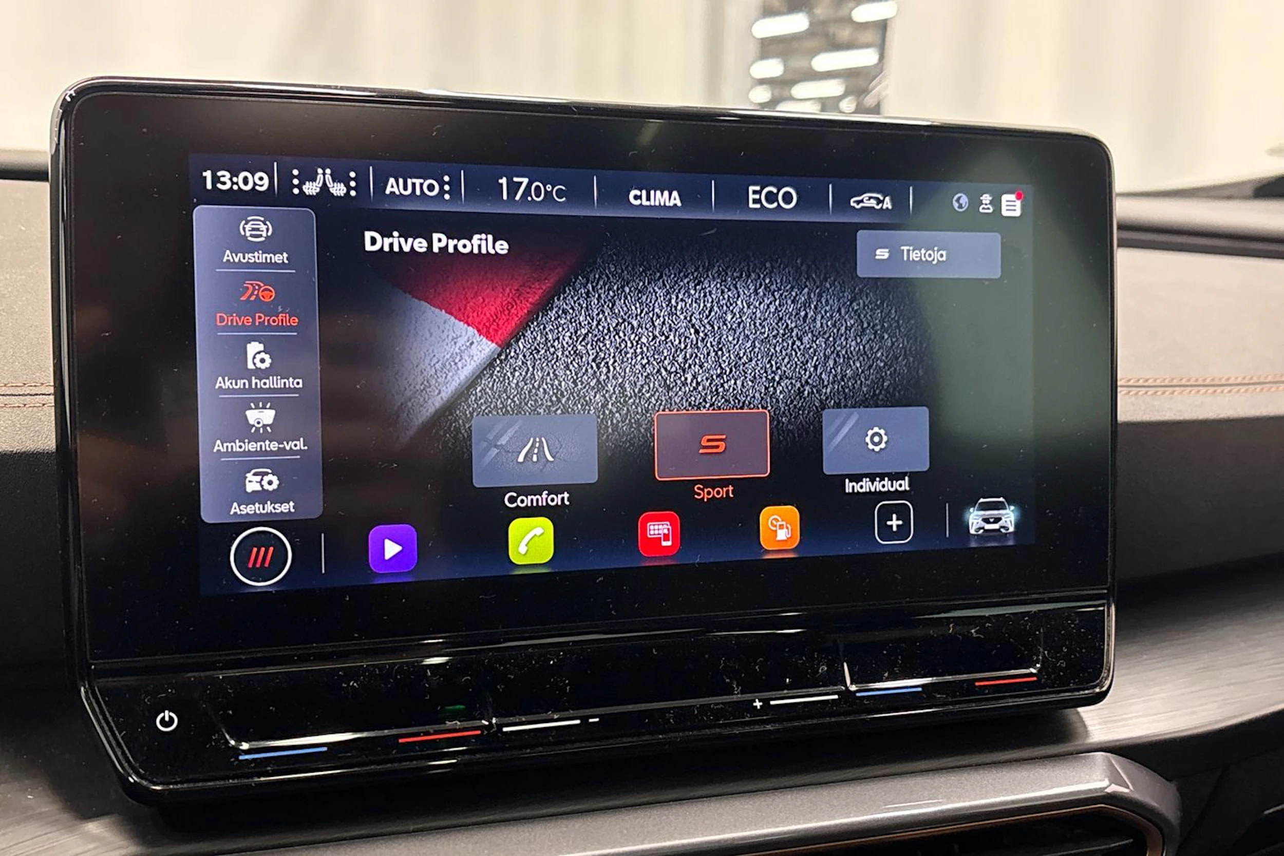 valkoinen CUPRA Formentor 2023 kuva 21.