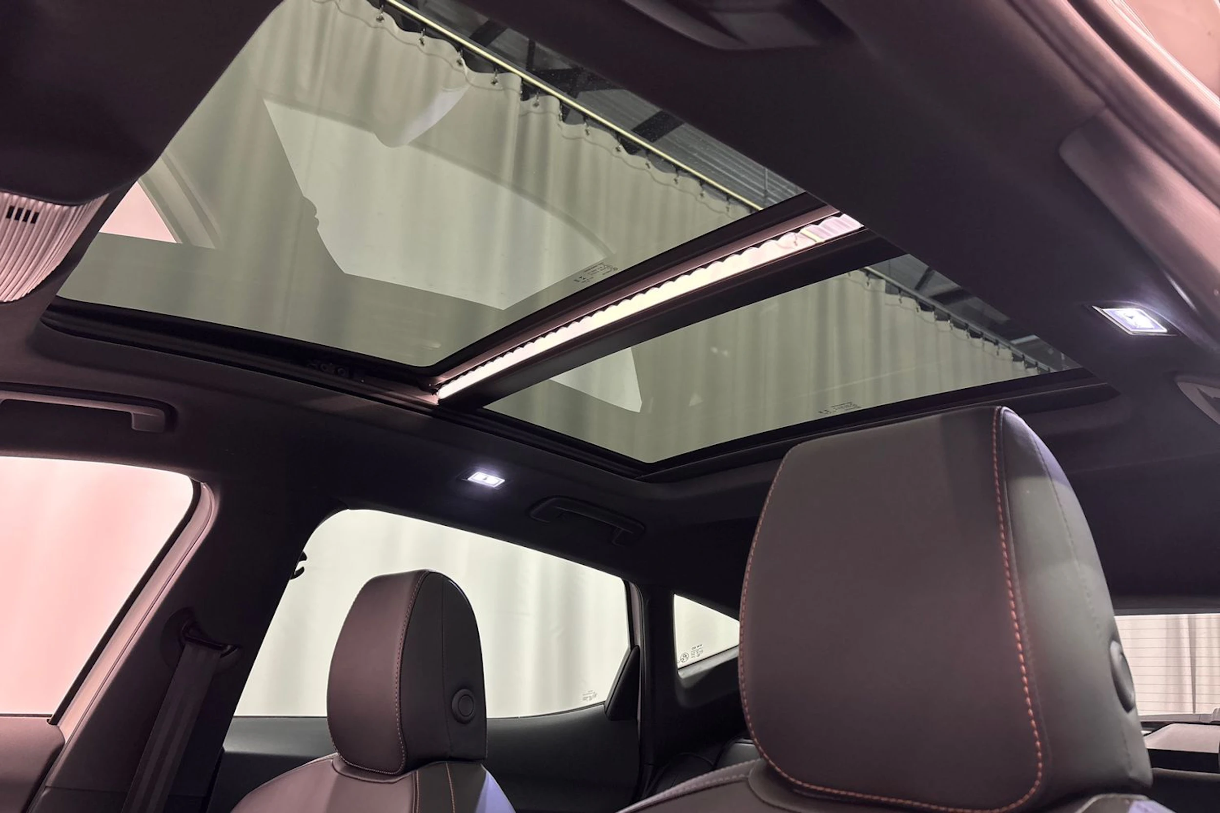 valkoinen CUPRA Formentor 2023 kuva 24.