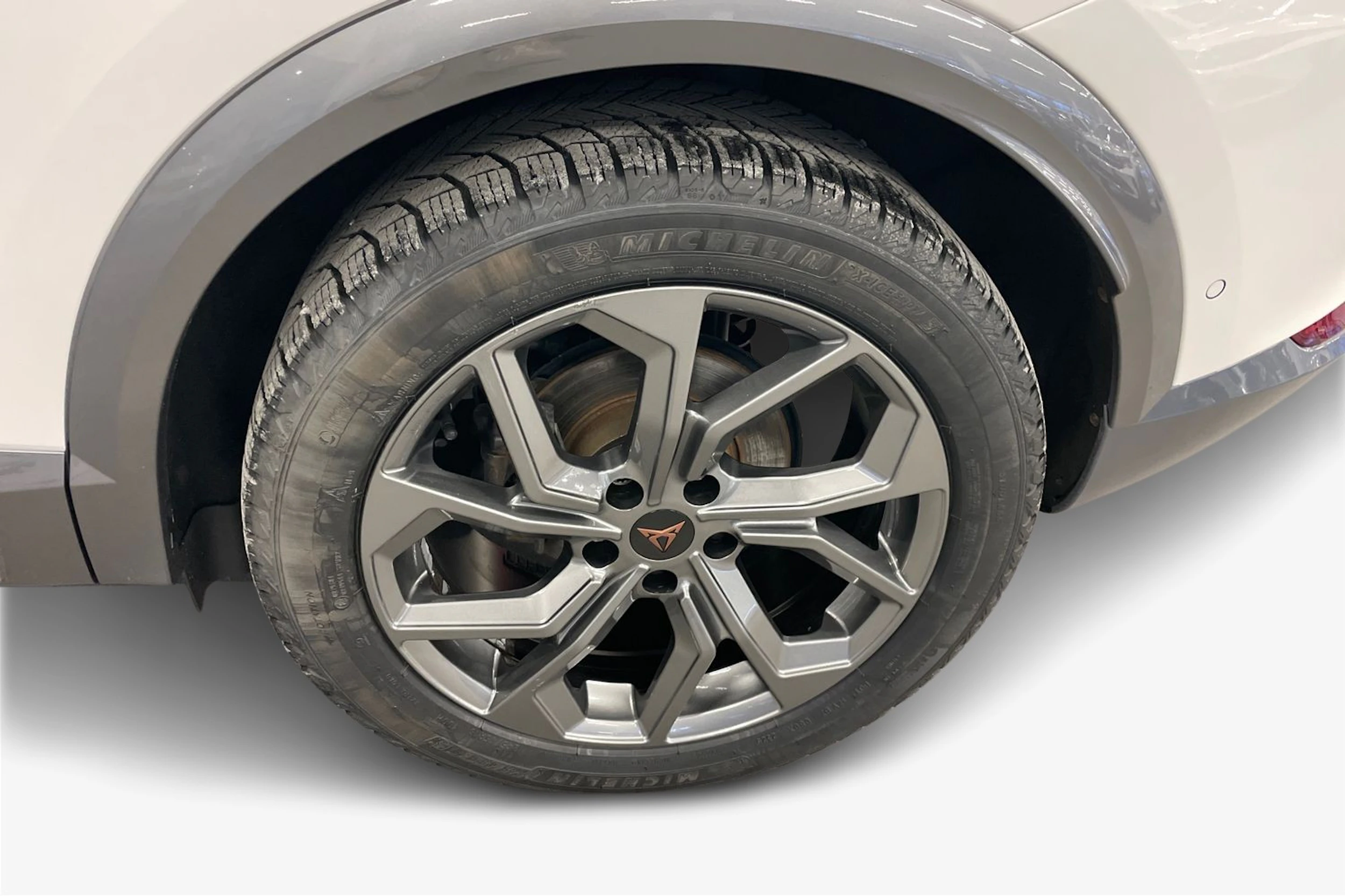 valkoinen CUPRA Formentor 2023 kuva 9.