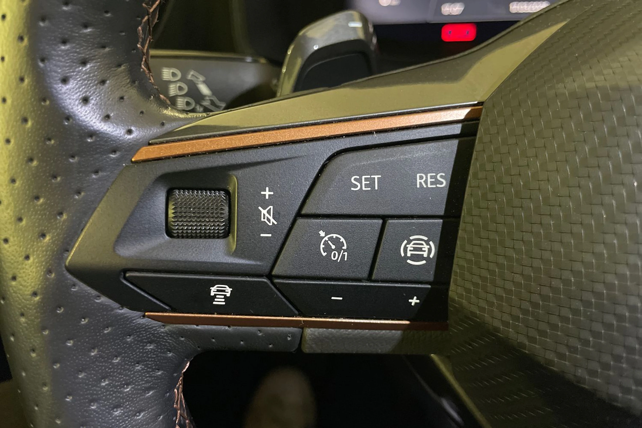 valkoinen CUPRA Formentor 2023 kuva 15.