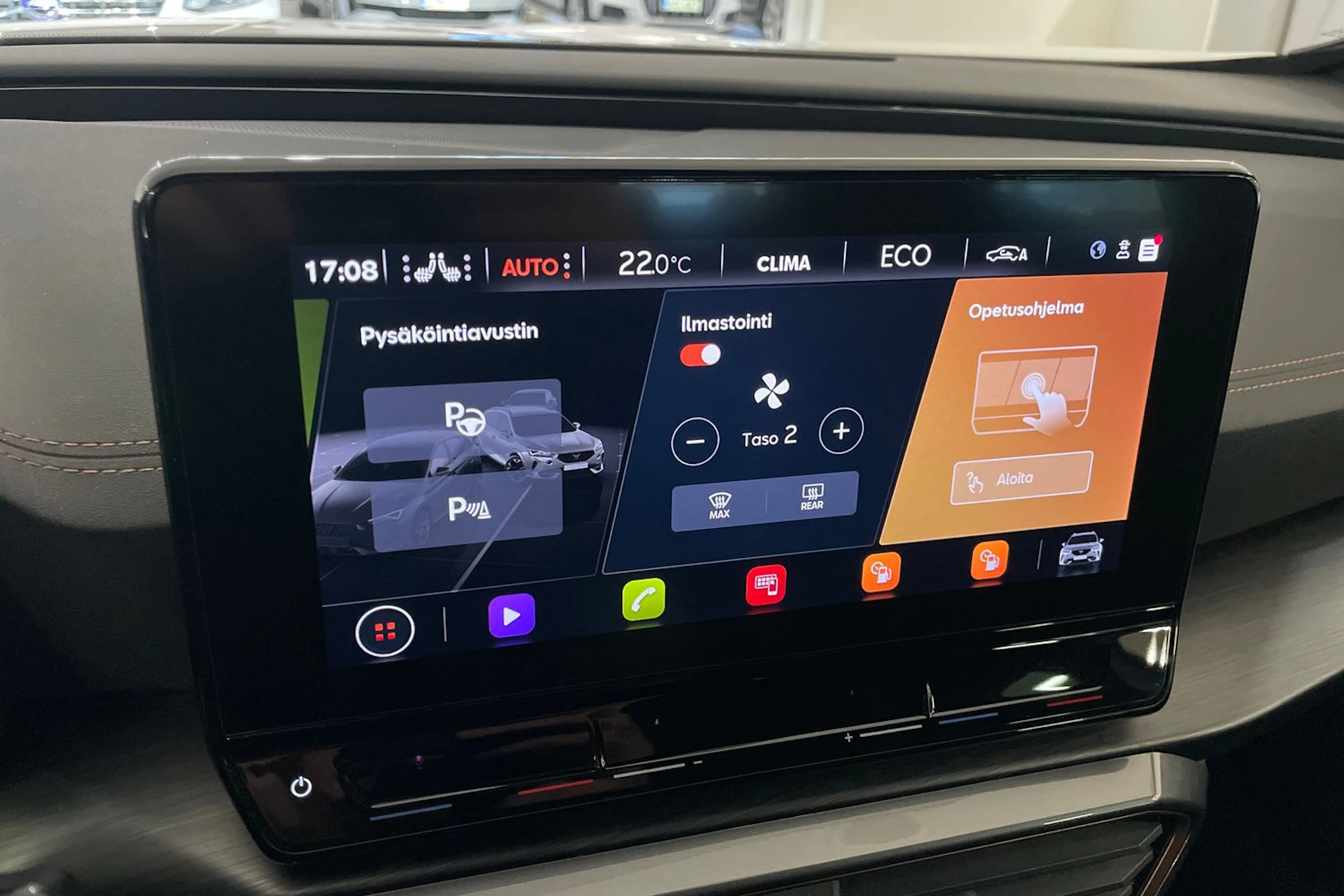 valkoinen CUPRA Formentor 2023 kuva 17.