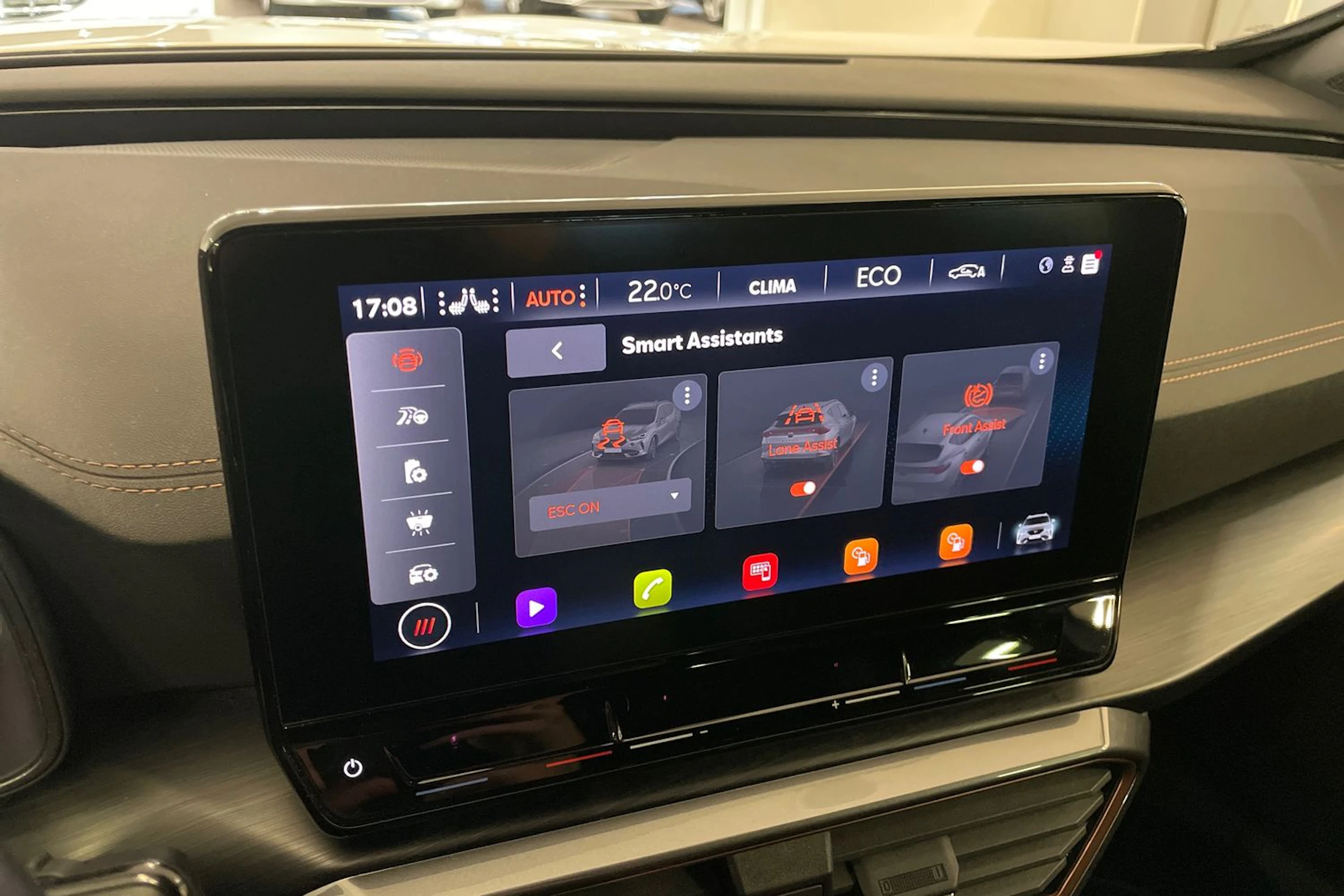 valkoinen CUPRA Formentor 2023 kuva 18.