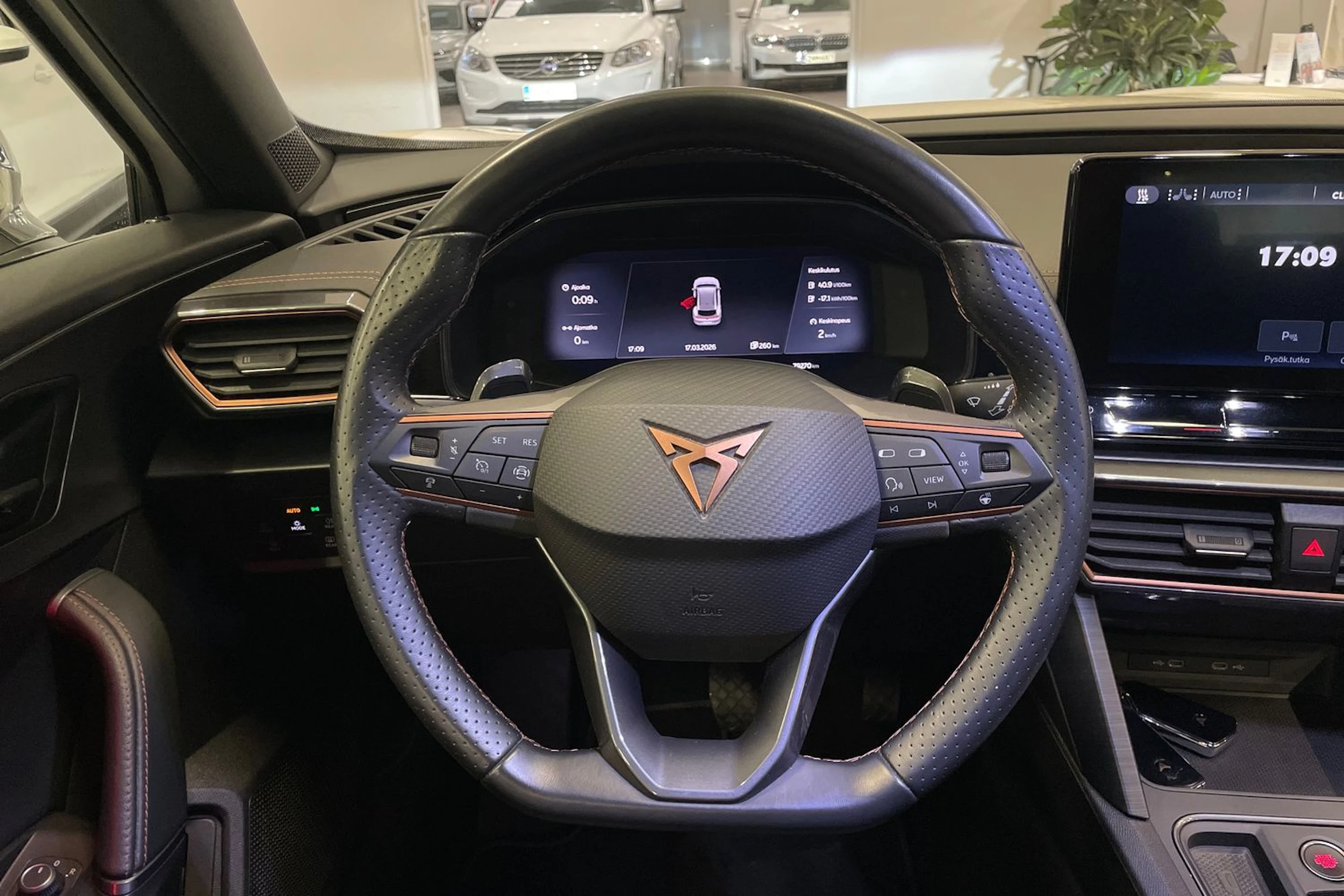 valkoinen CUPRA Formentor 2023 kuva 19.