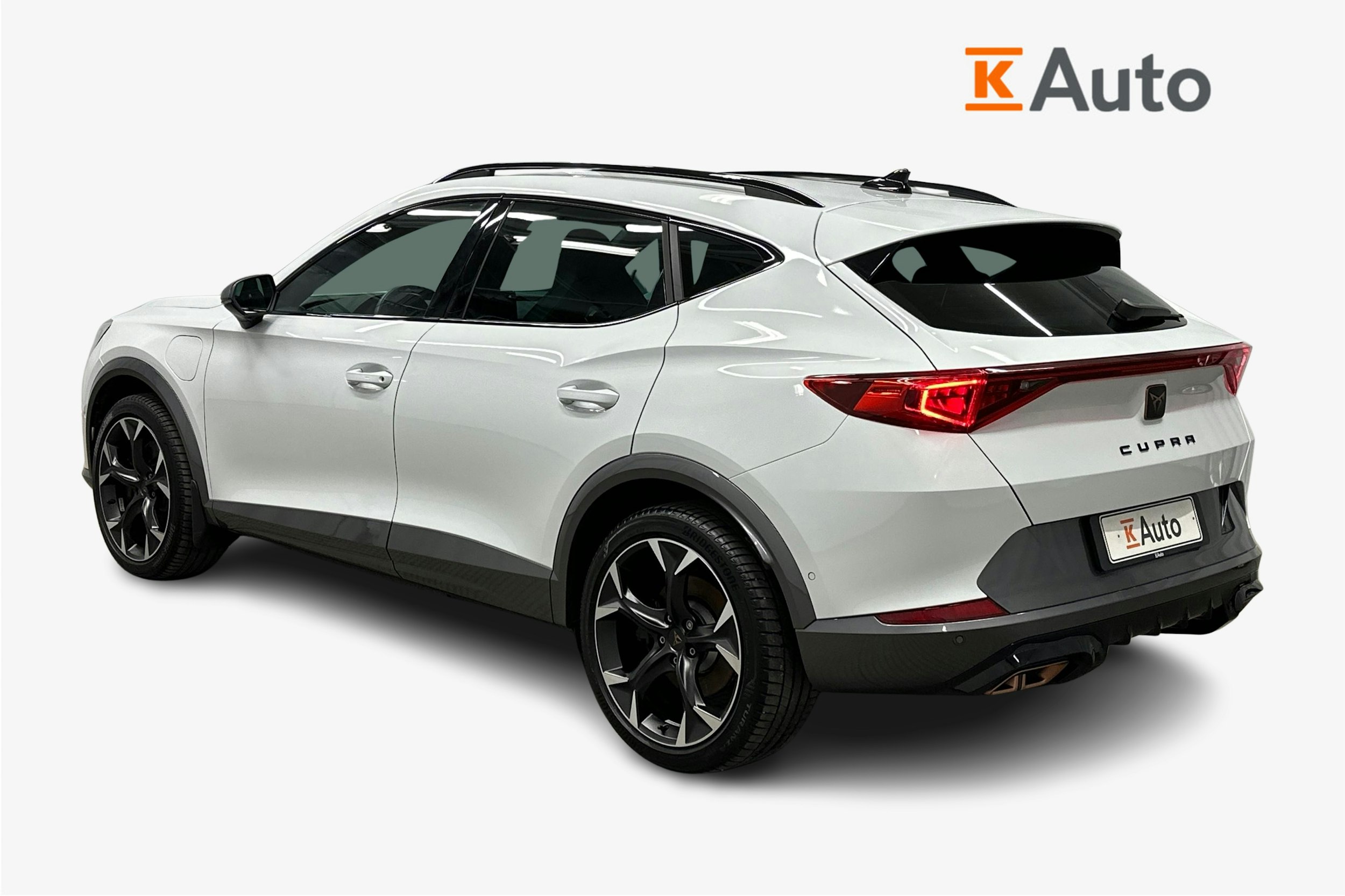 valkoinen CUPRA Formentor 2024 kuva 2.