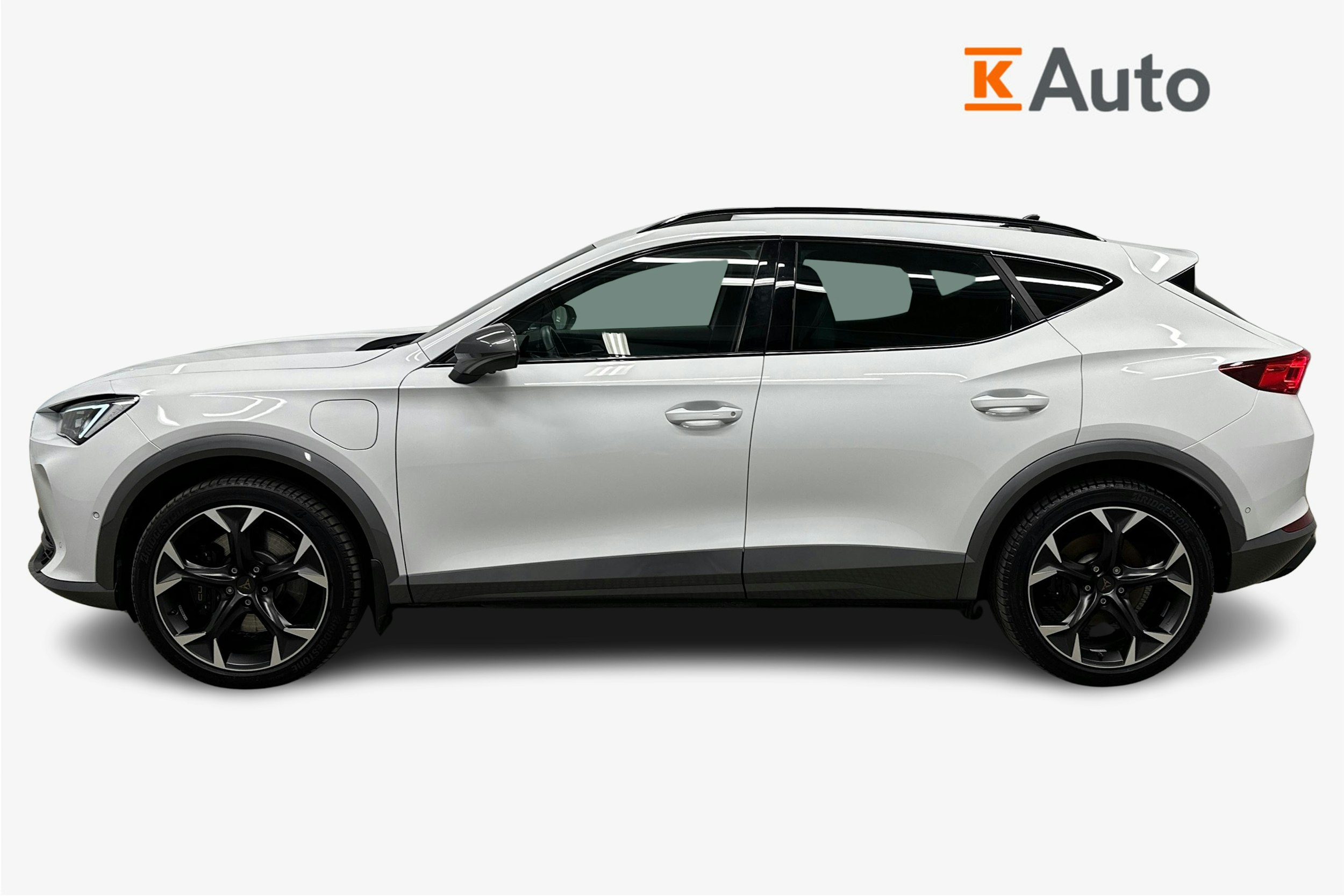 valkoinen CUPRA Formentor 2024 kuva 5.