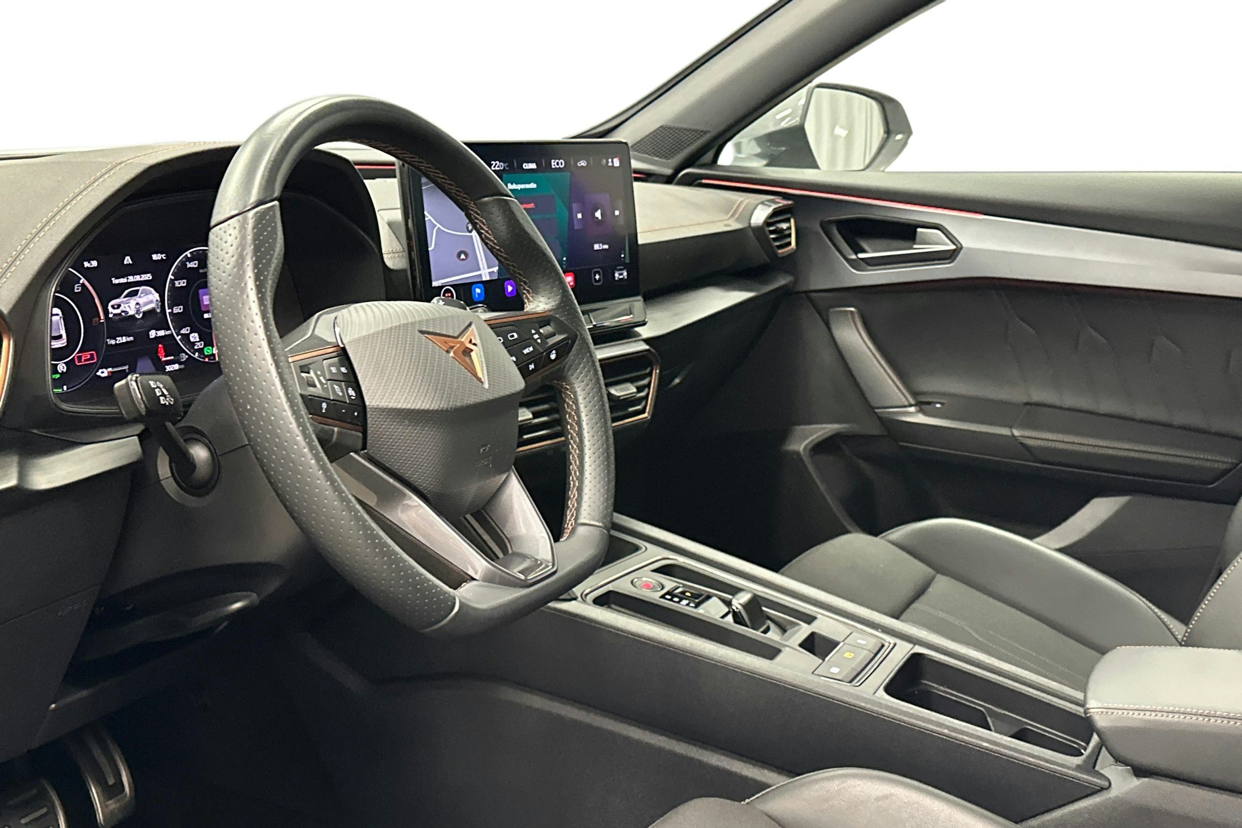 valkoinen CUPRA Formentor 2024 kuva 6.