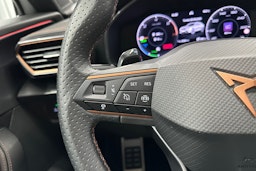 valkoinen CUPRA Formentor 2024 kuva 11.