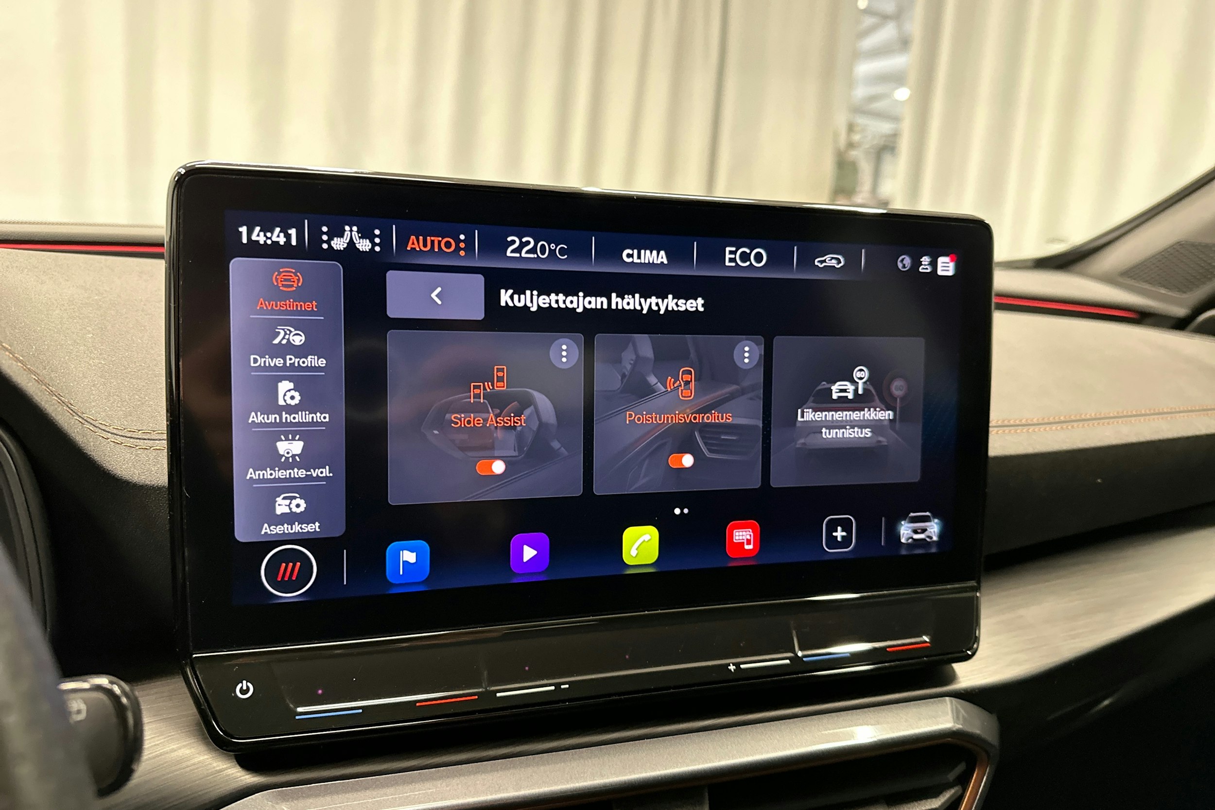 valkoinen CUPRA Formentor 2024 kuva 22.