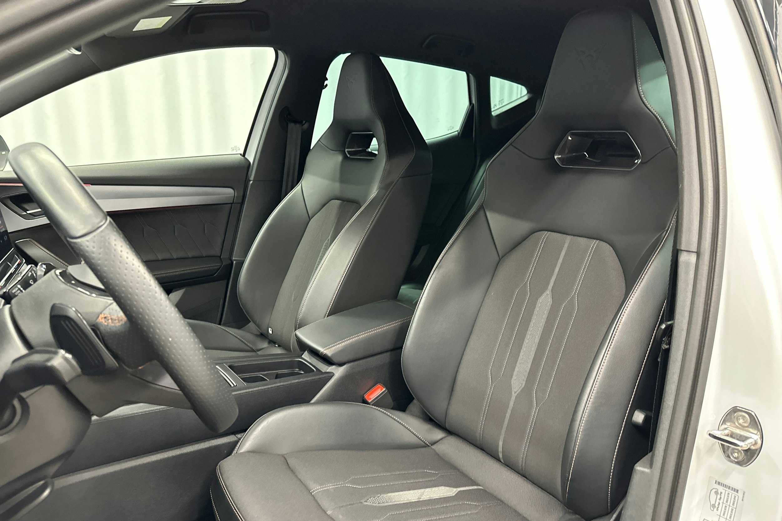 valkoinen CUPRA Formentor 2024 kuva 28.