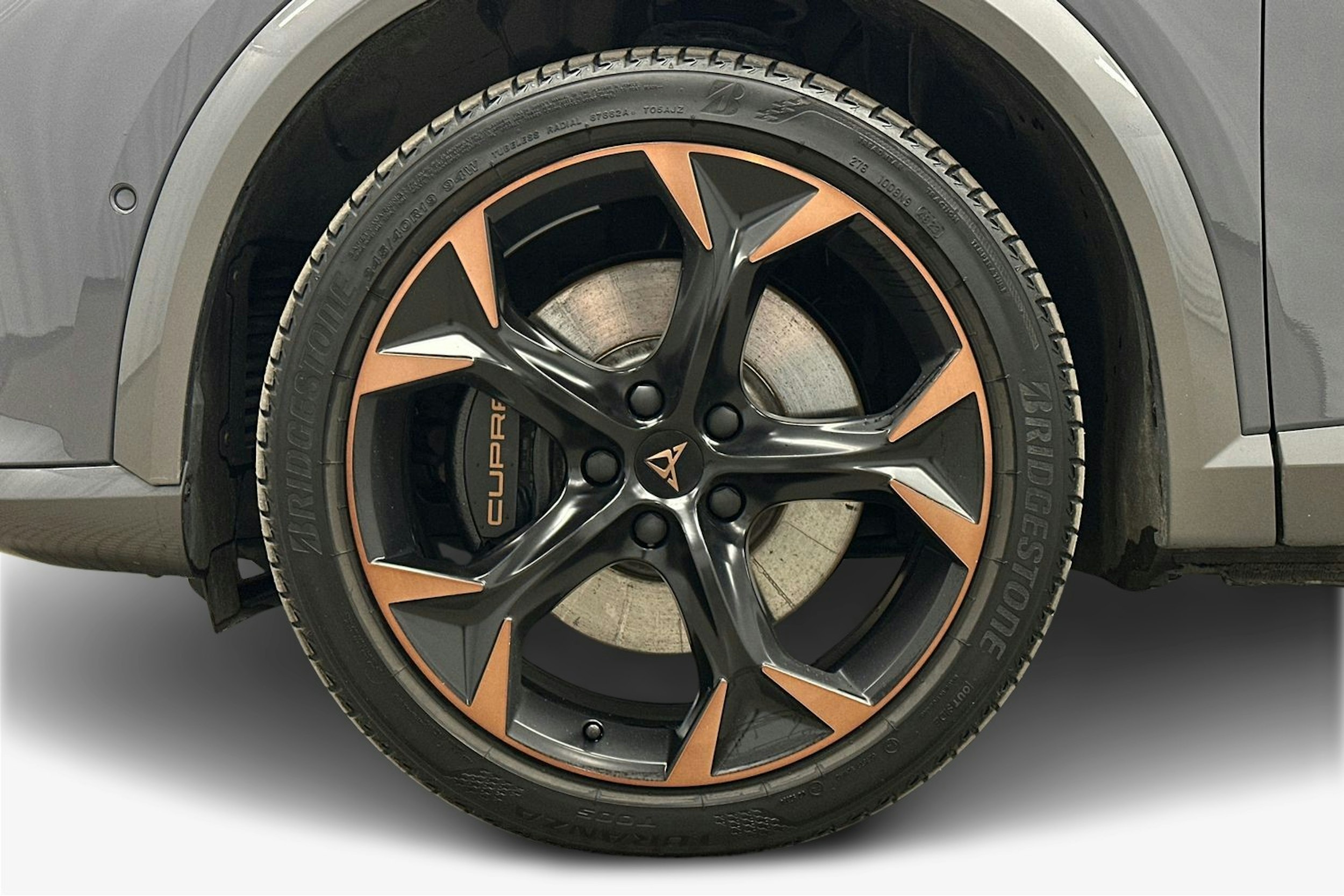 harmaa CUPRA Formentor 2024 kuva 11.