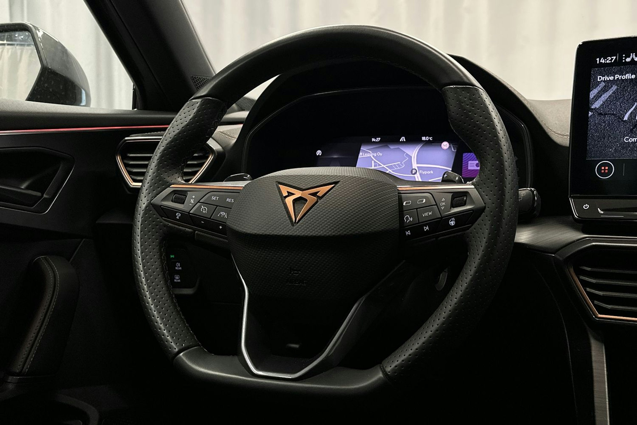 harmaa CUPRA Formentor 2024 kuva 18.