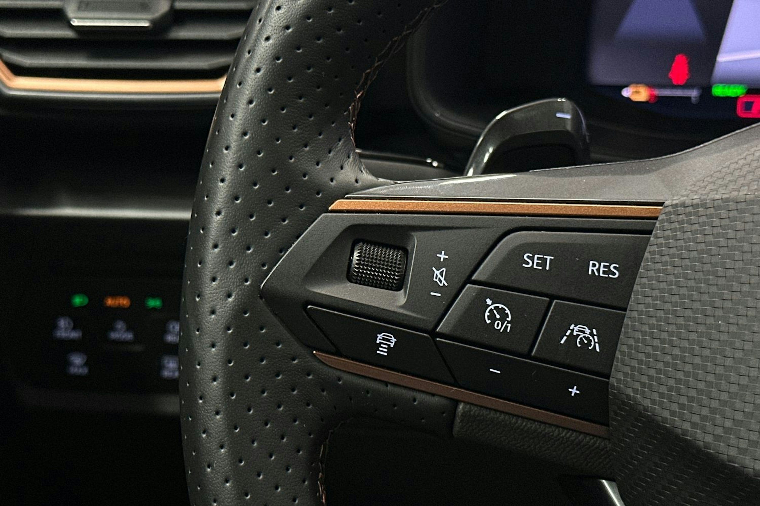 harmaa CUPRA Formentor 2024 kuva 20.